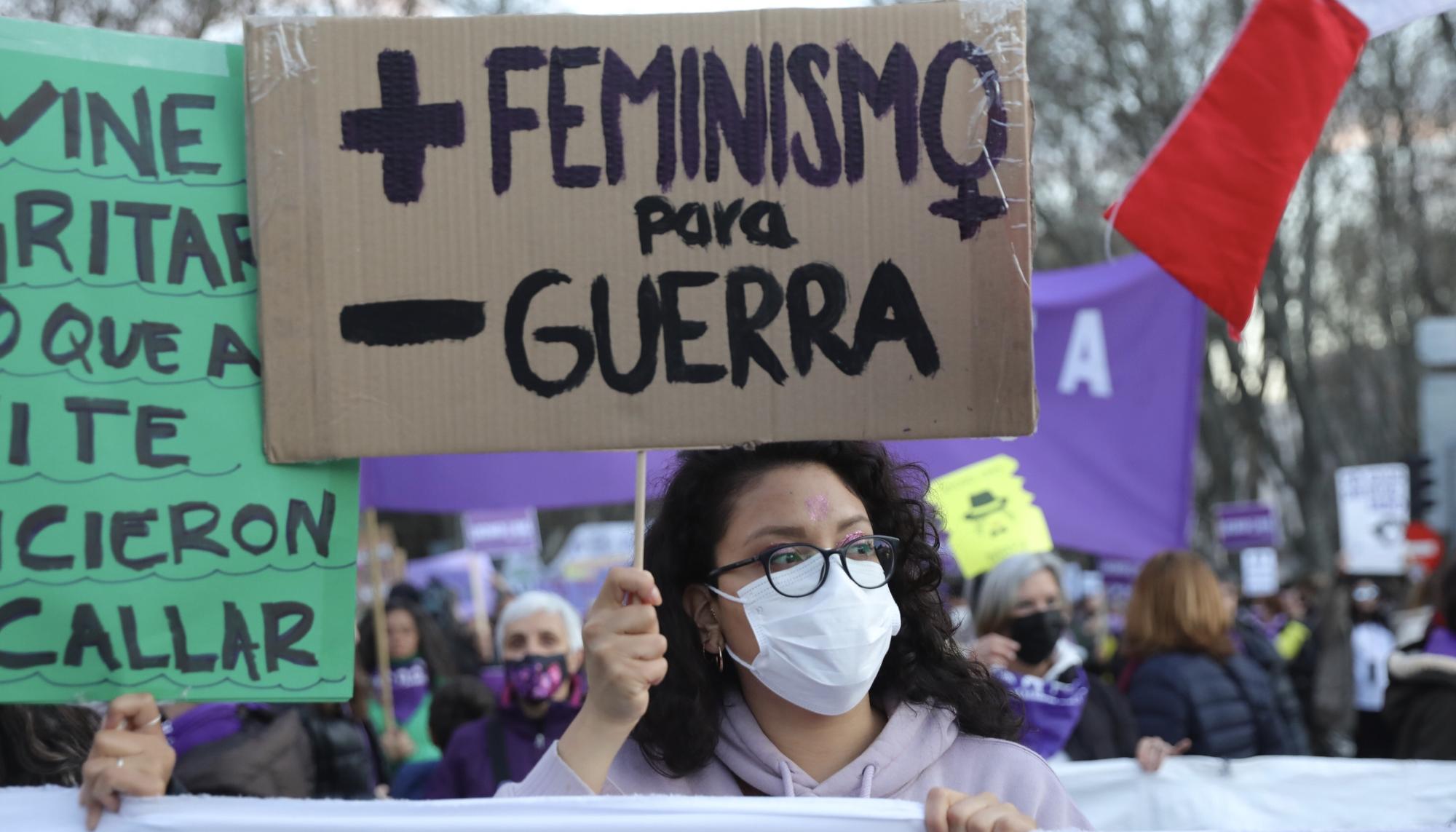 Madrid Manifestación 8M 2022 Más feminismo para menos guerra