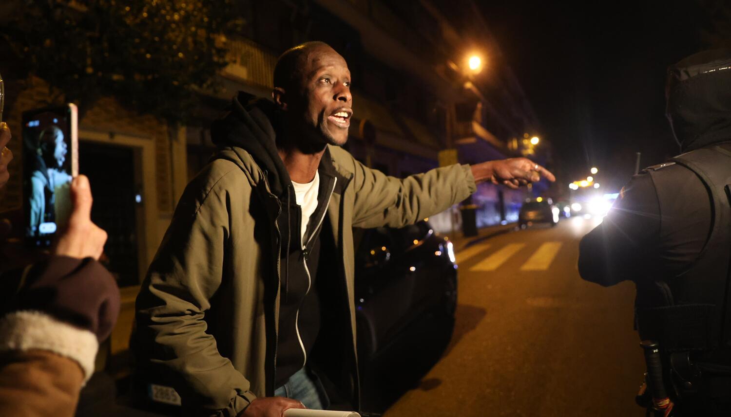 Serigne Mbaye, puesto en libertad junto a las otras seis personas detenidas  en la redada racista - El Salto - Edición General