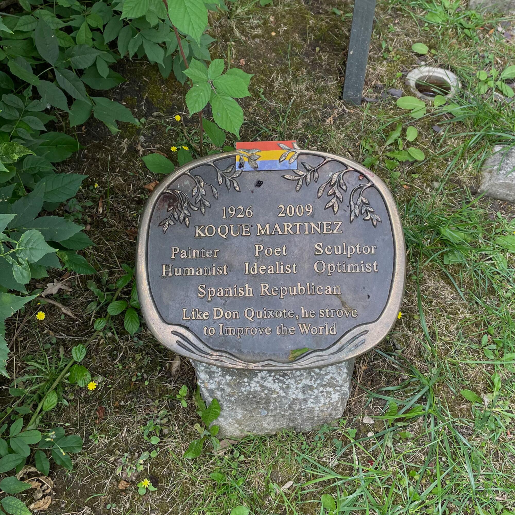 Lápida de la tumba de Koque Martínez en el cementerio londinense de Highgate