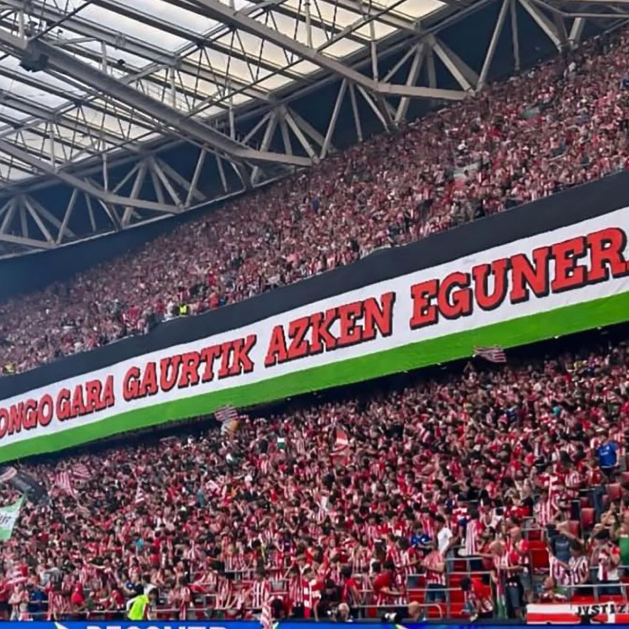 Grada del Athletic bandera apoyo Palestina