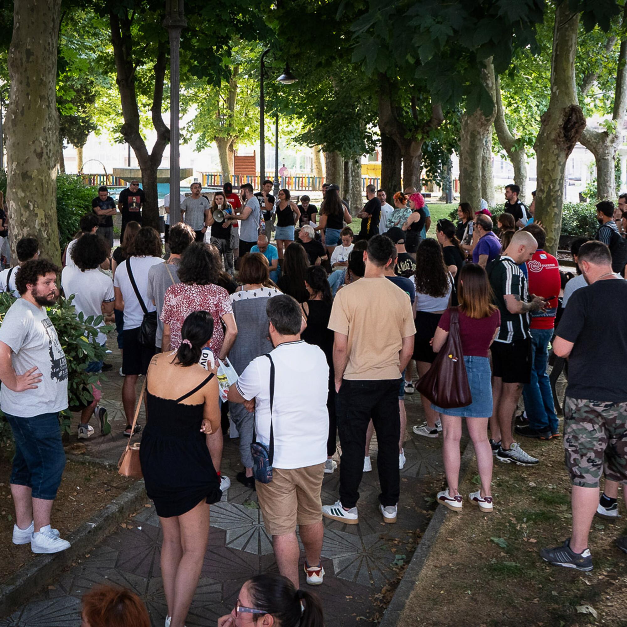 Asamblea vecinal para hacer frente a las patrullas de extrema derecha en Ourense