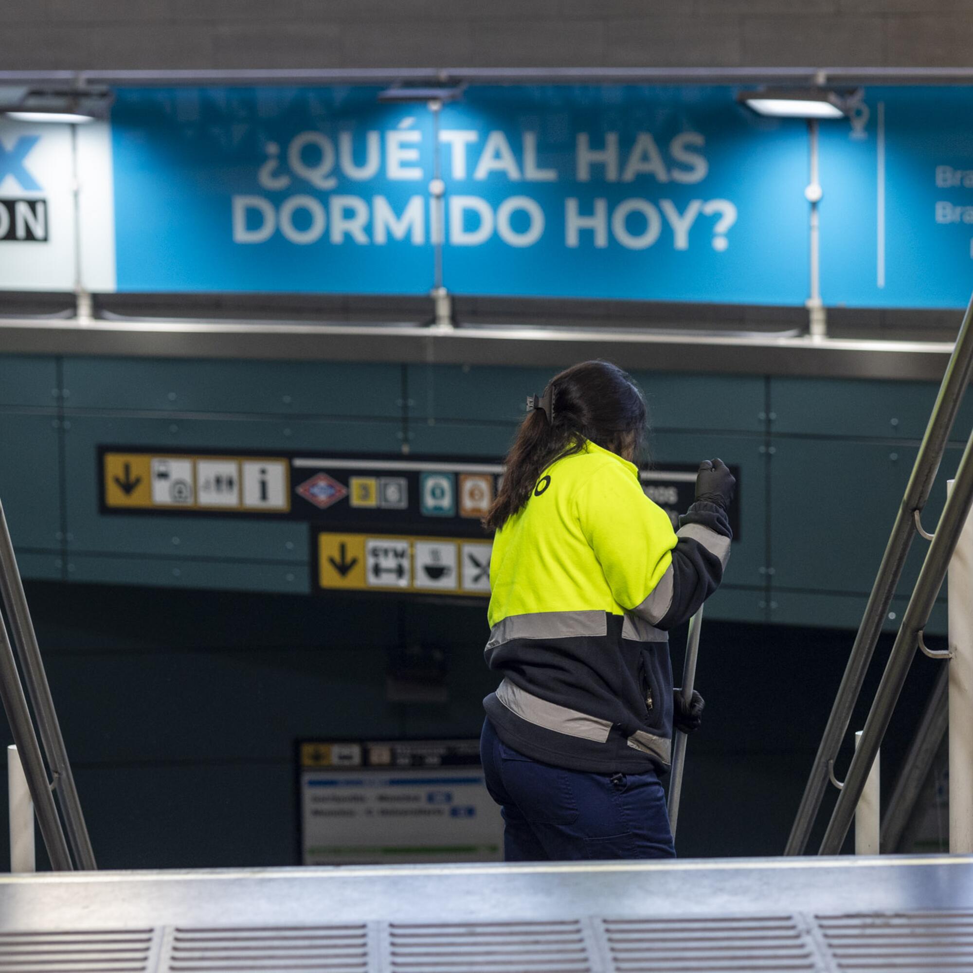 Trabajadora de limpieza metro