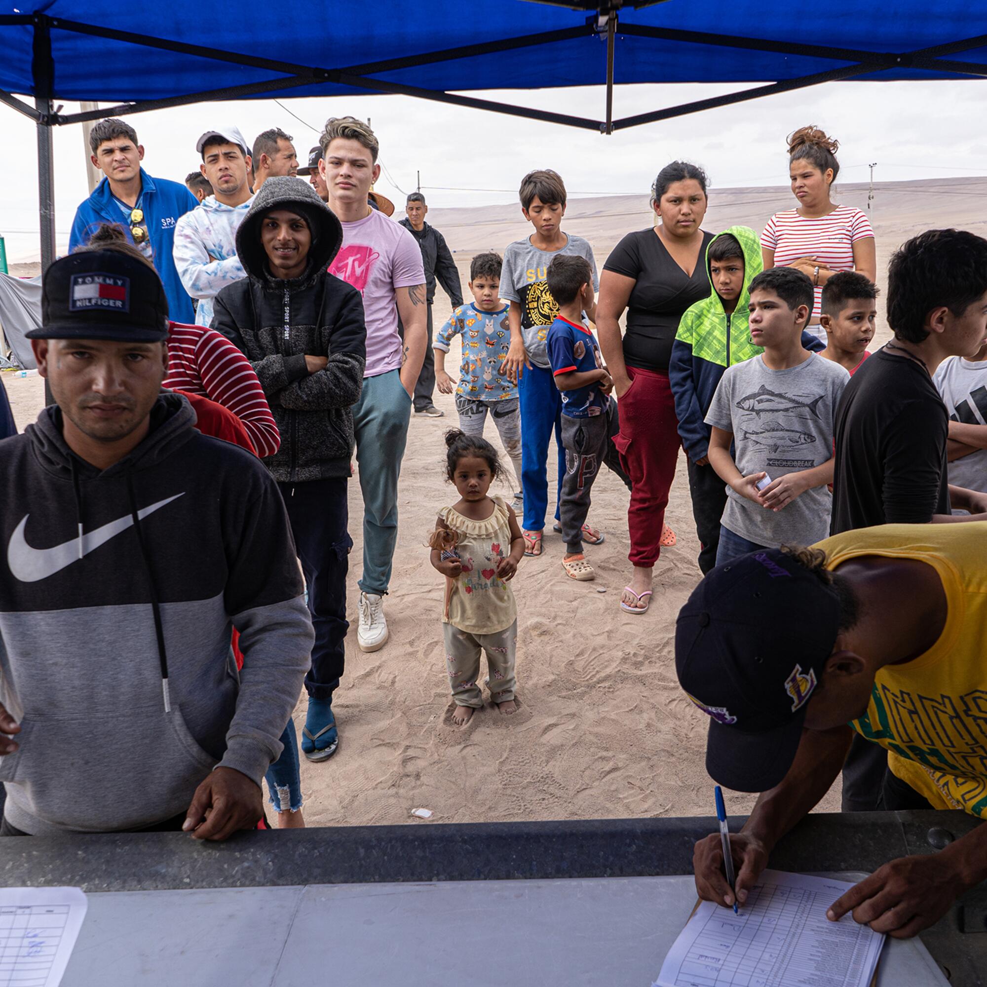 Un mes varados en la frontera entre Chile y Perú - 3