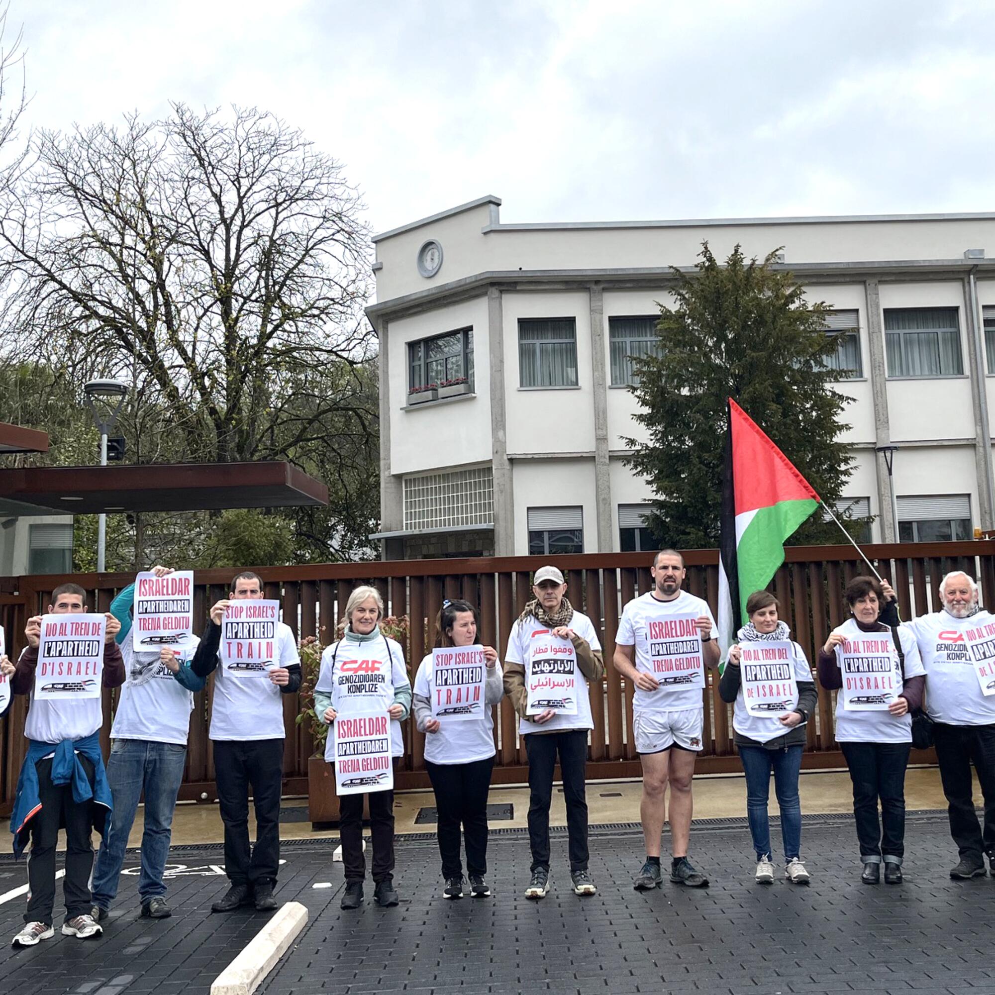 Protesta en la oficina de CAF en Beasain el 28 de marzo de 2026.