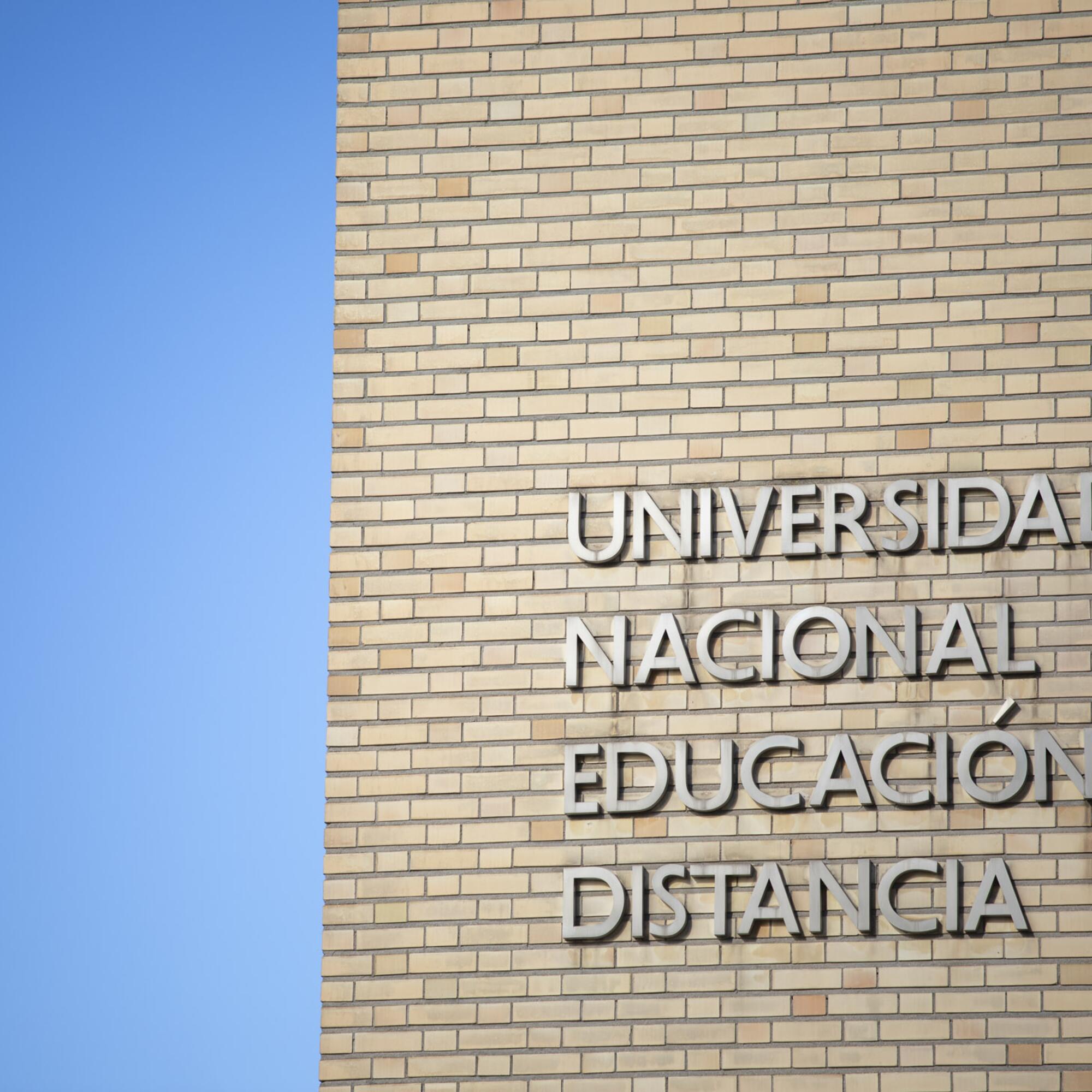 UNED - 4