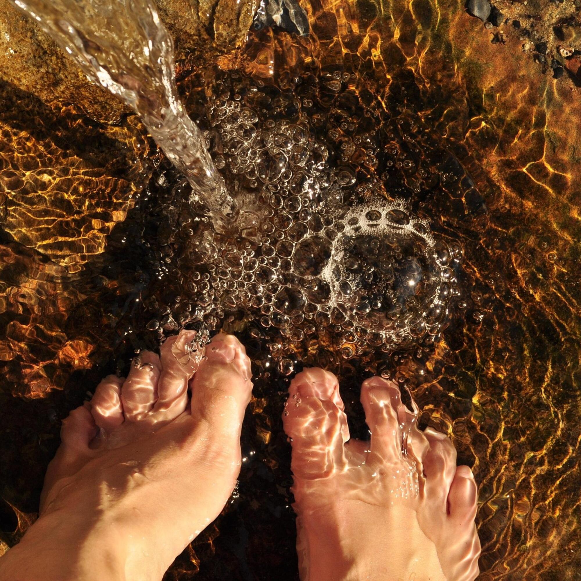 Pies en arroyo