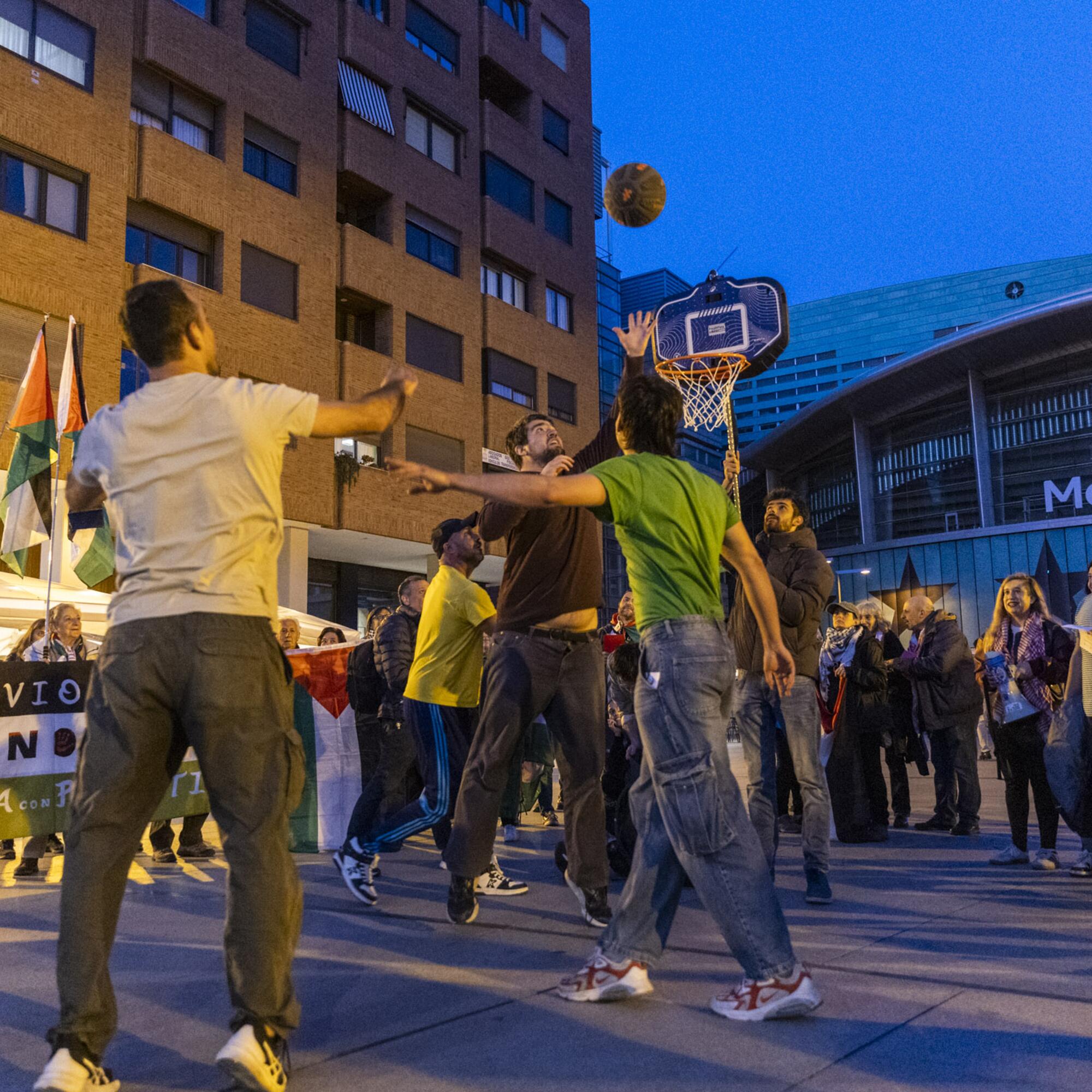 Concentración Israel partido baloncesto - 5