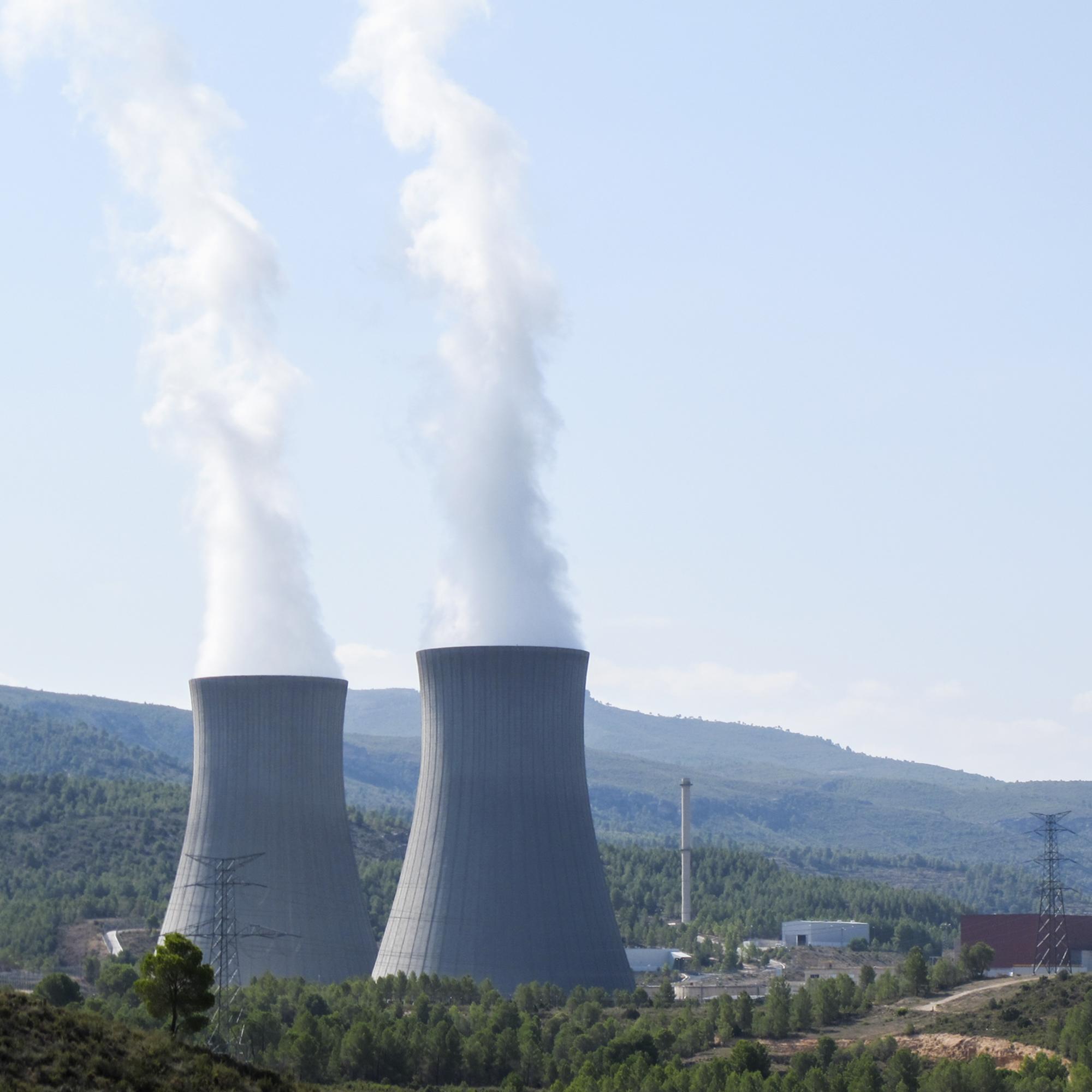 Central Nuclear Cofrentes torres refrigeracion