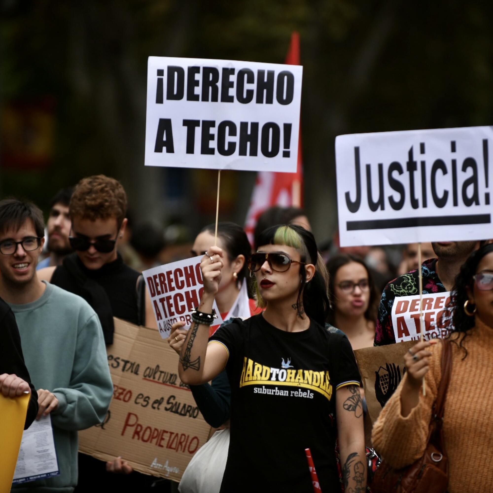 Decenas de miles de personas tomaron Madrid el 13 de octubre de 2024 para protestar por la falta de medidas para contener los precios del alquiler. - 15