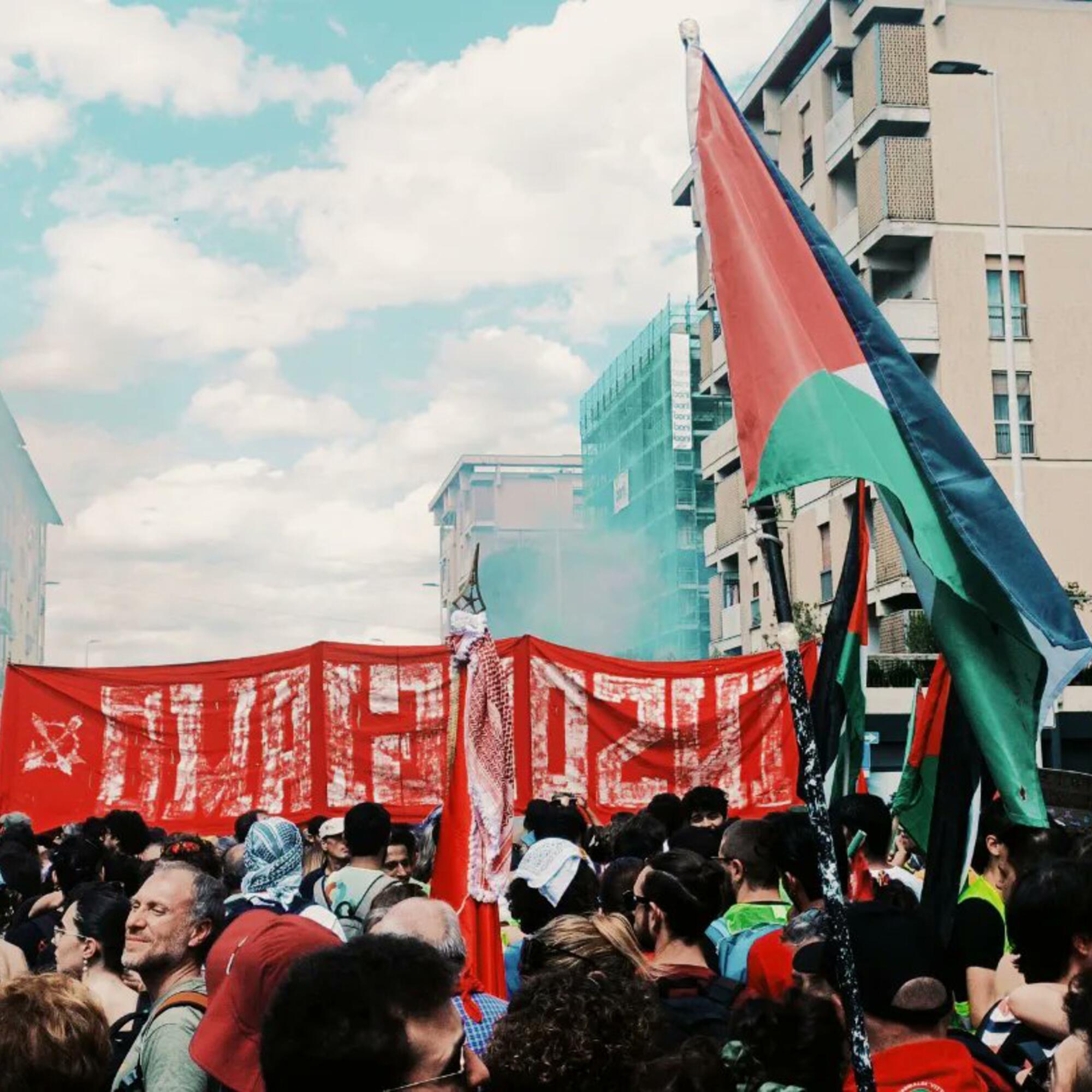Trabajadores de la ex GKN en una manifestación de apoyo a Palestina en Florencia.