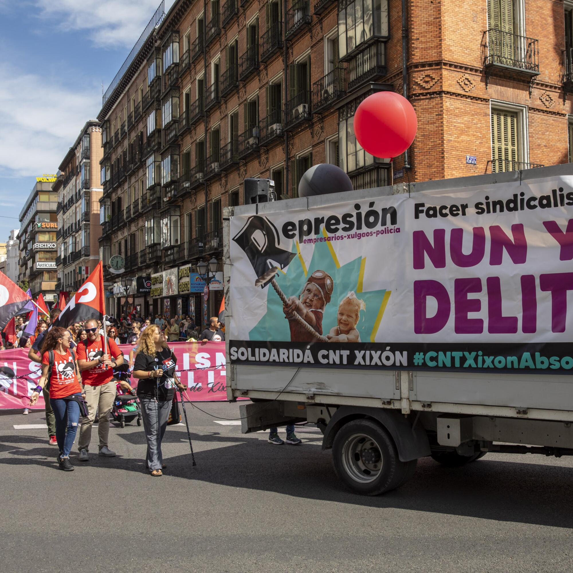 Manifestacion solidaridad La Suiza - 8
