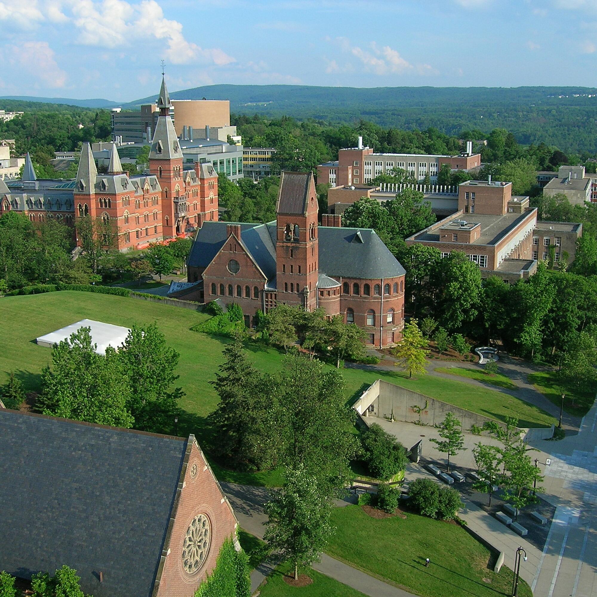 Universidad de Cornell con sede en Ithaca, Nueva York, Estados Unidos.