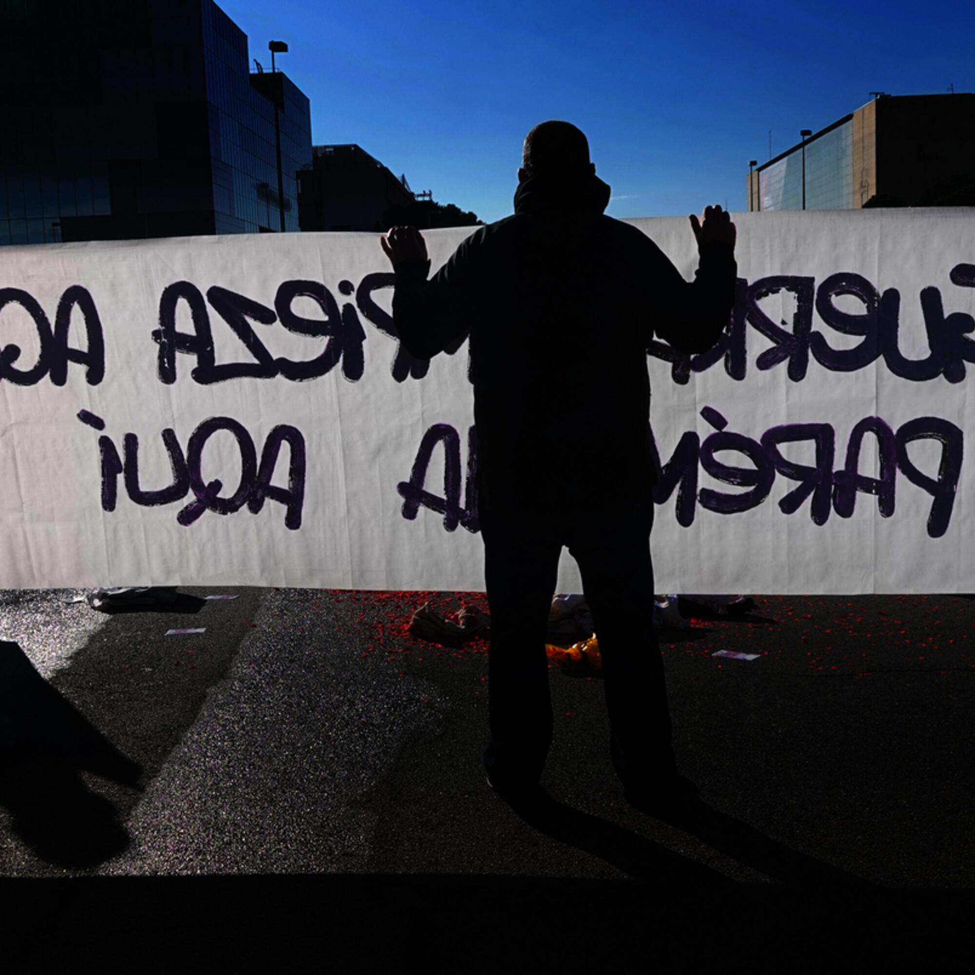 Protesta contra la feria de armas FEINDEF (2021)