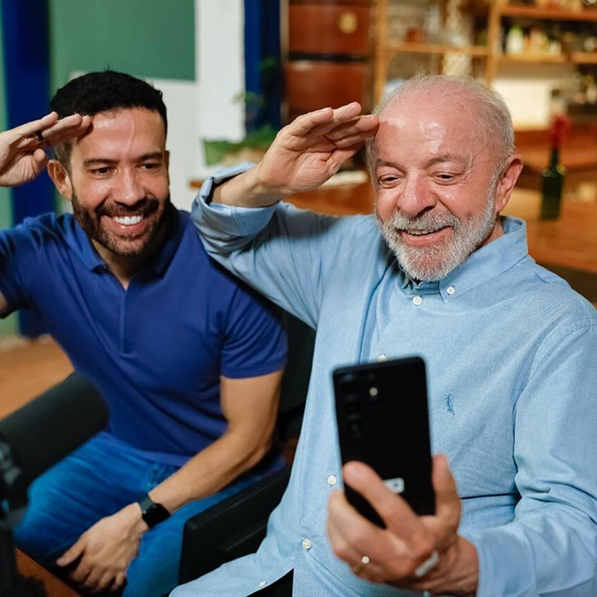 Lula e Janones falam com o maior exército democrático do mundo
