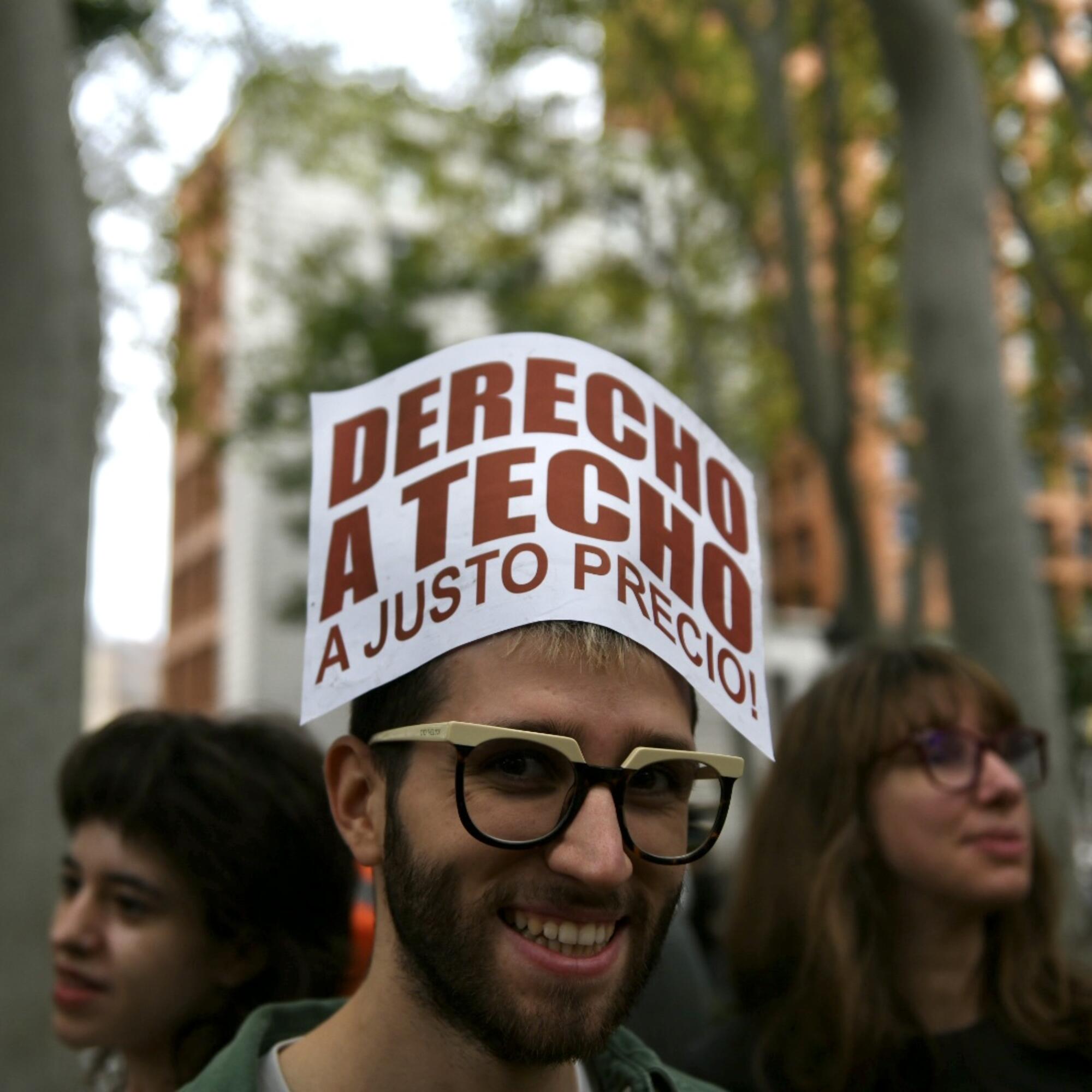 Decenas de miles de personas tomaron Madrid el 13 de octubre de 2024 para protestar por la falta de medidas para contener los precios del alquiler. - 3