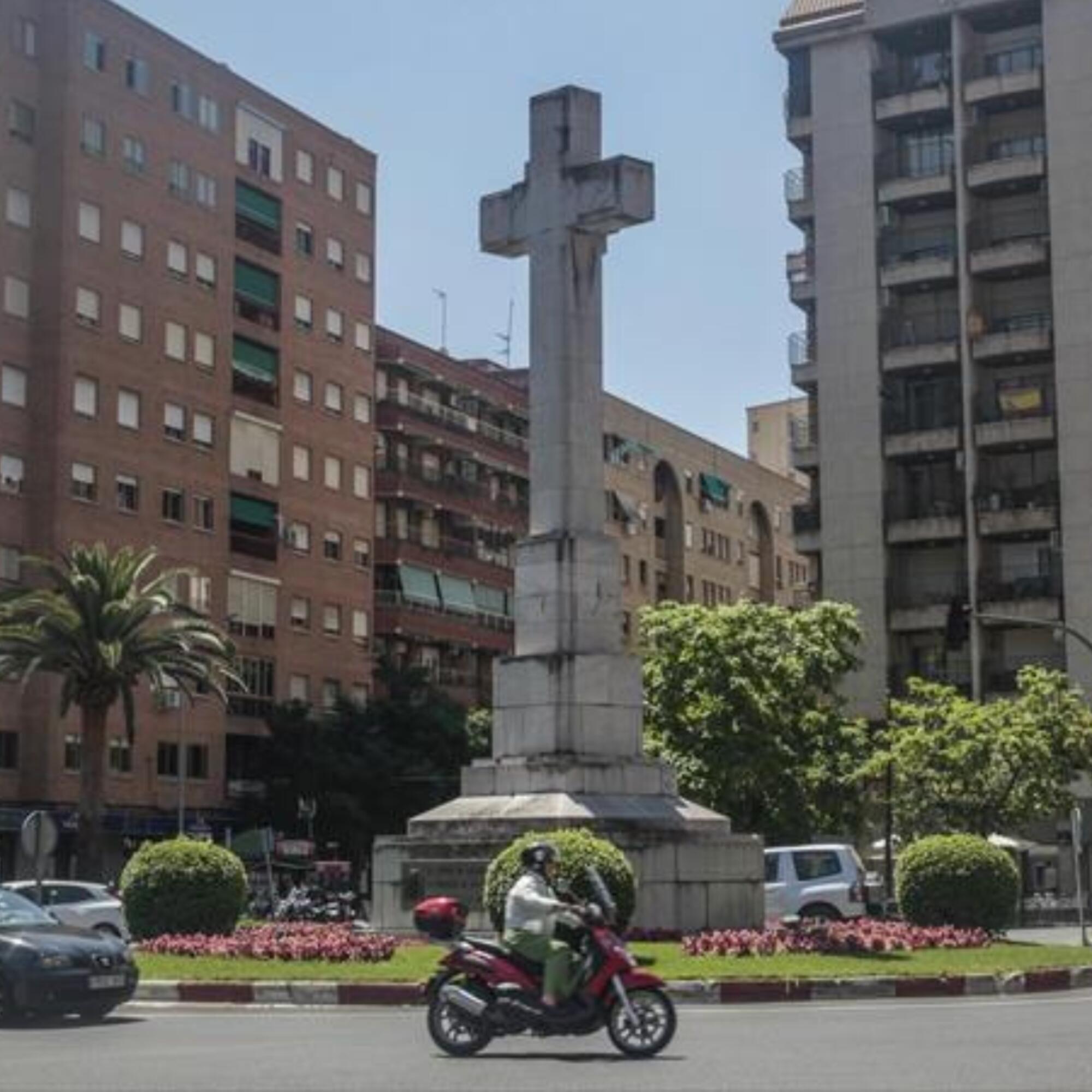 Cruz Caídos Cáceres foto