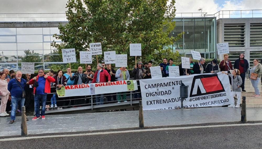 La Junta está embargando la renta garantizada extremeña a familias que disponen de esta ayuda como único recurso - El Salto