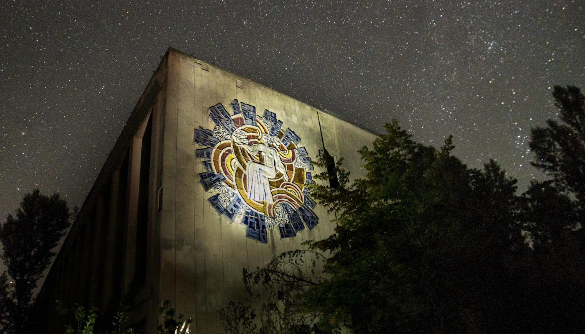 Edificio en la Zona de Exclusión de Chernóbil. Imagen del documental 'Stalking Chernobyl'.