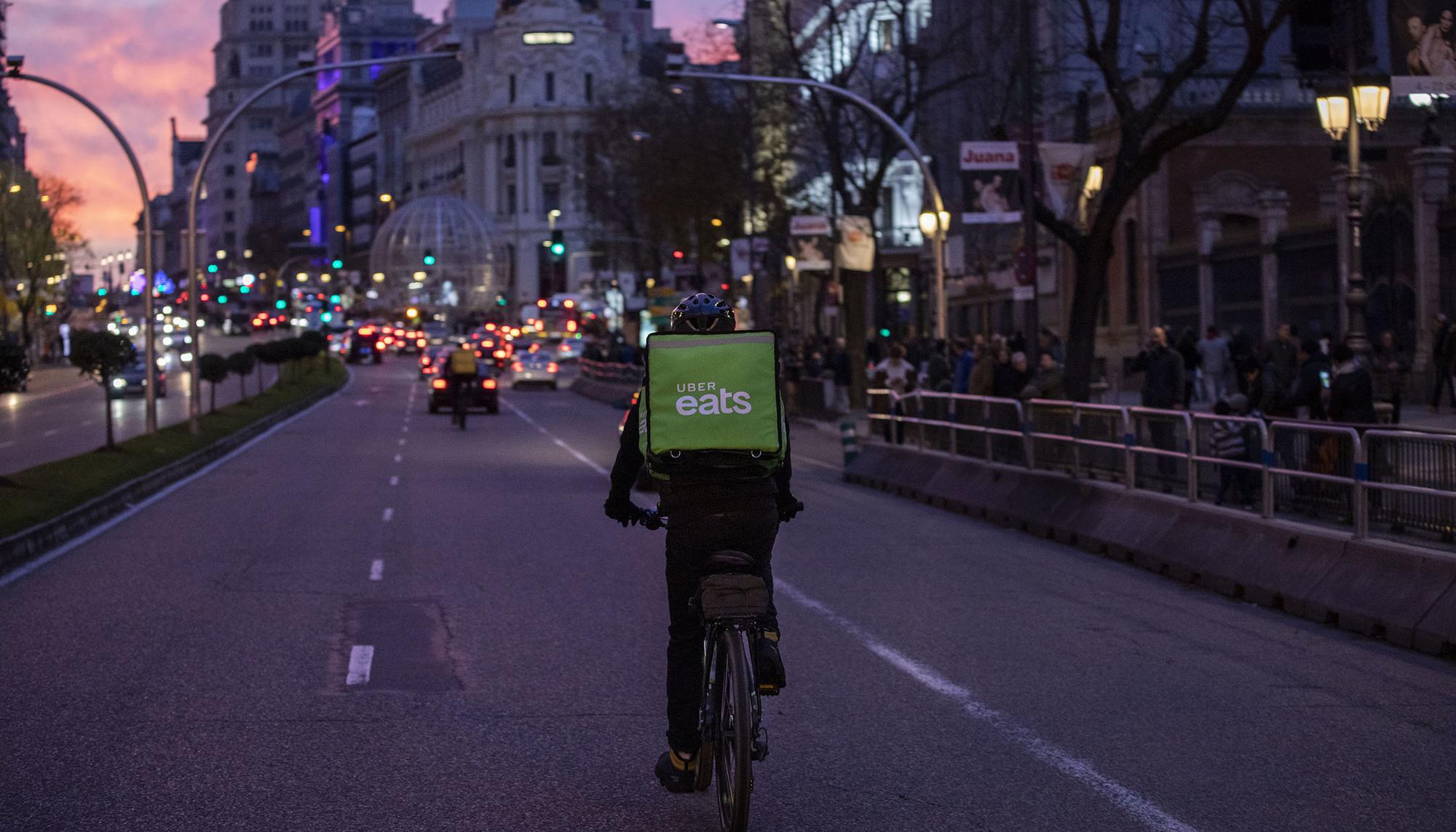 Repartidor Uber Eats gran via