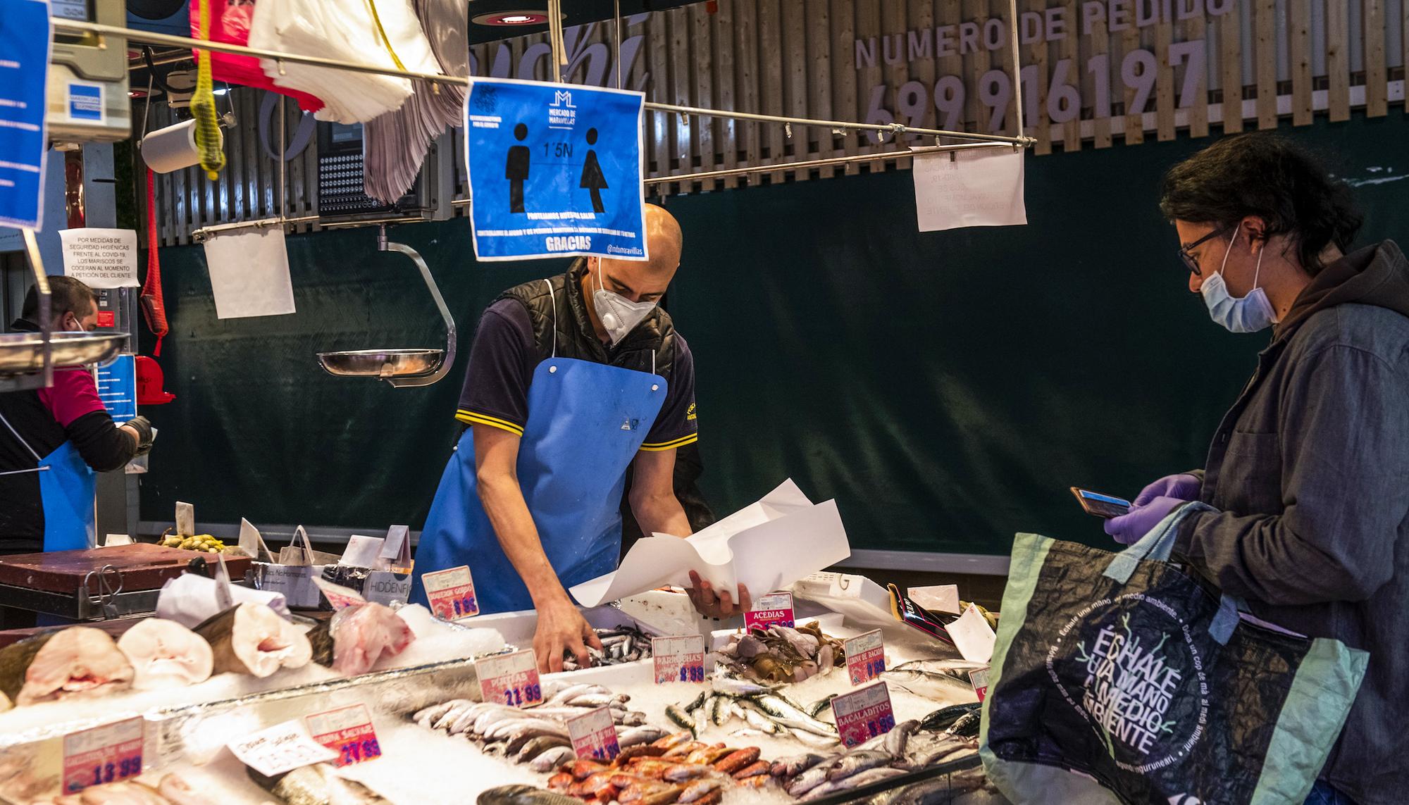 Mercado Maravillas, la cercanía del comercio tradicional no para durante el estado de alarma - 1