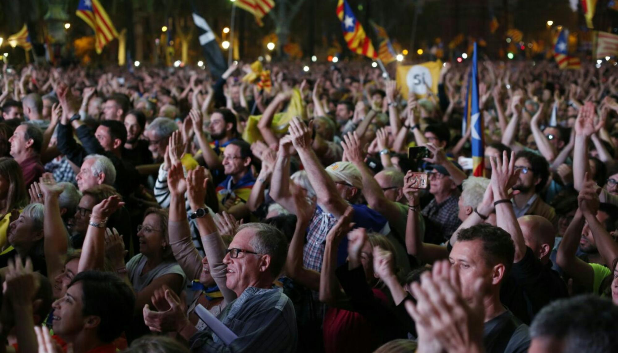 Imagen de la noche de ayer en el Arco de Triunfo en Barcelona