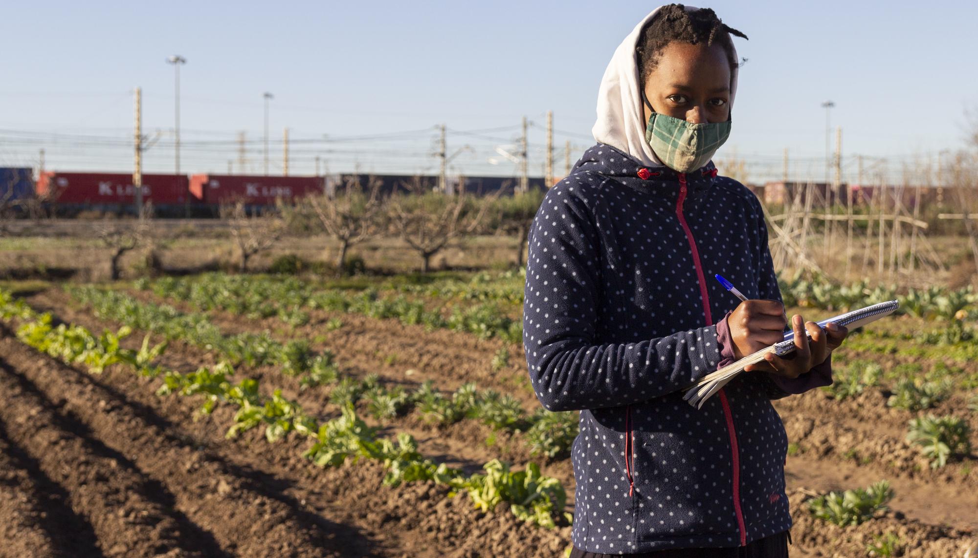 Educadora en los campos de Valencia