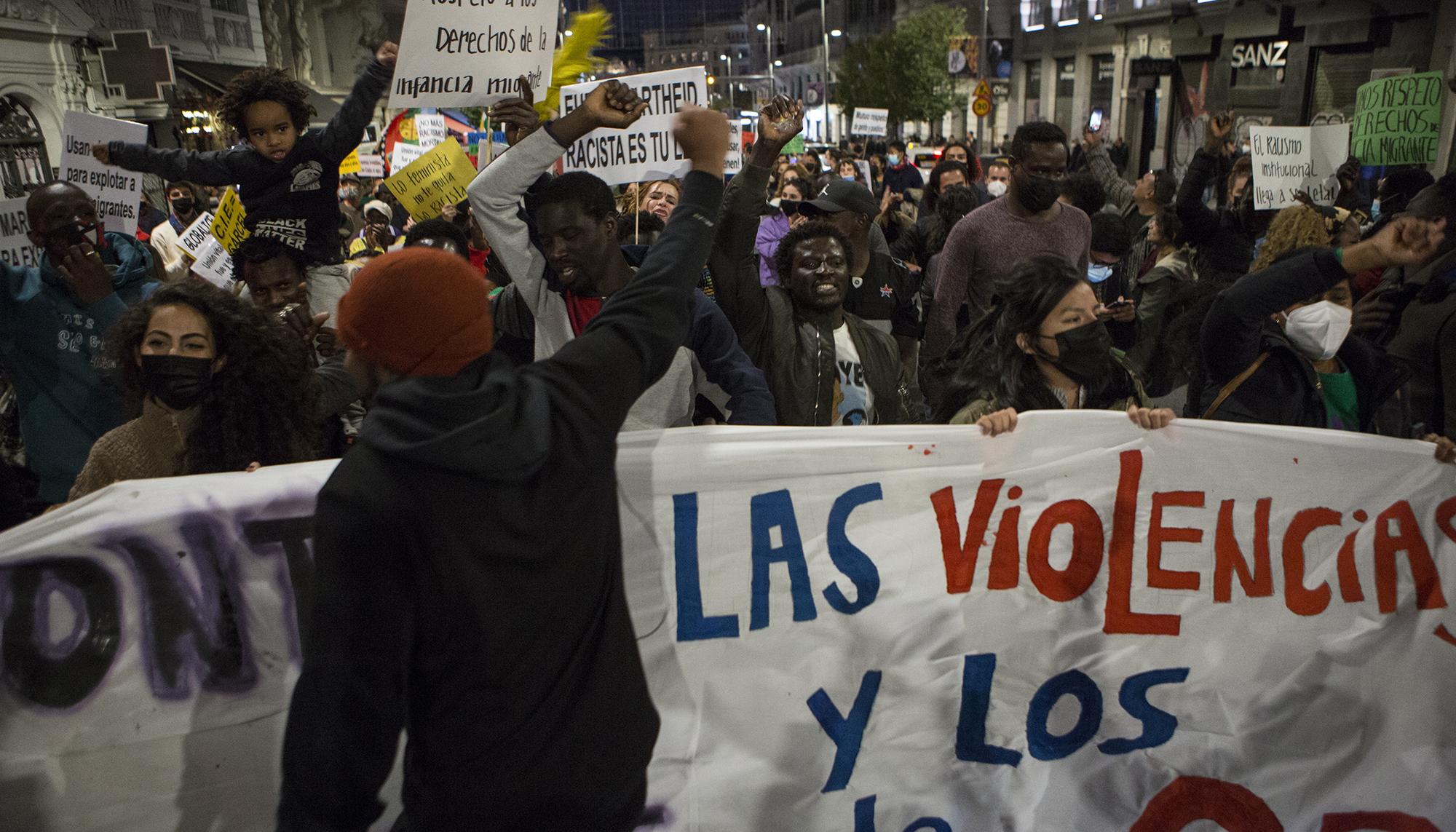 Manifestación antirracista en Madrid: Contra la violencia racista y los delitos de odio - 15