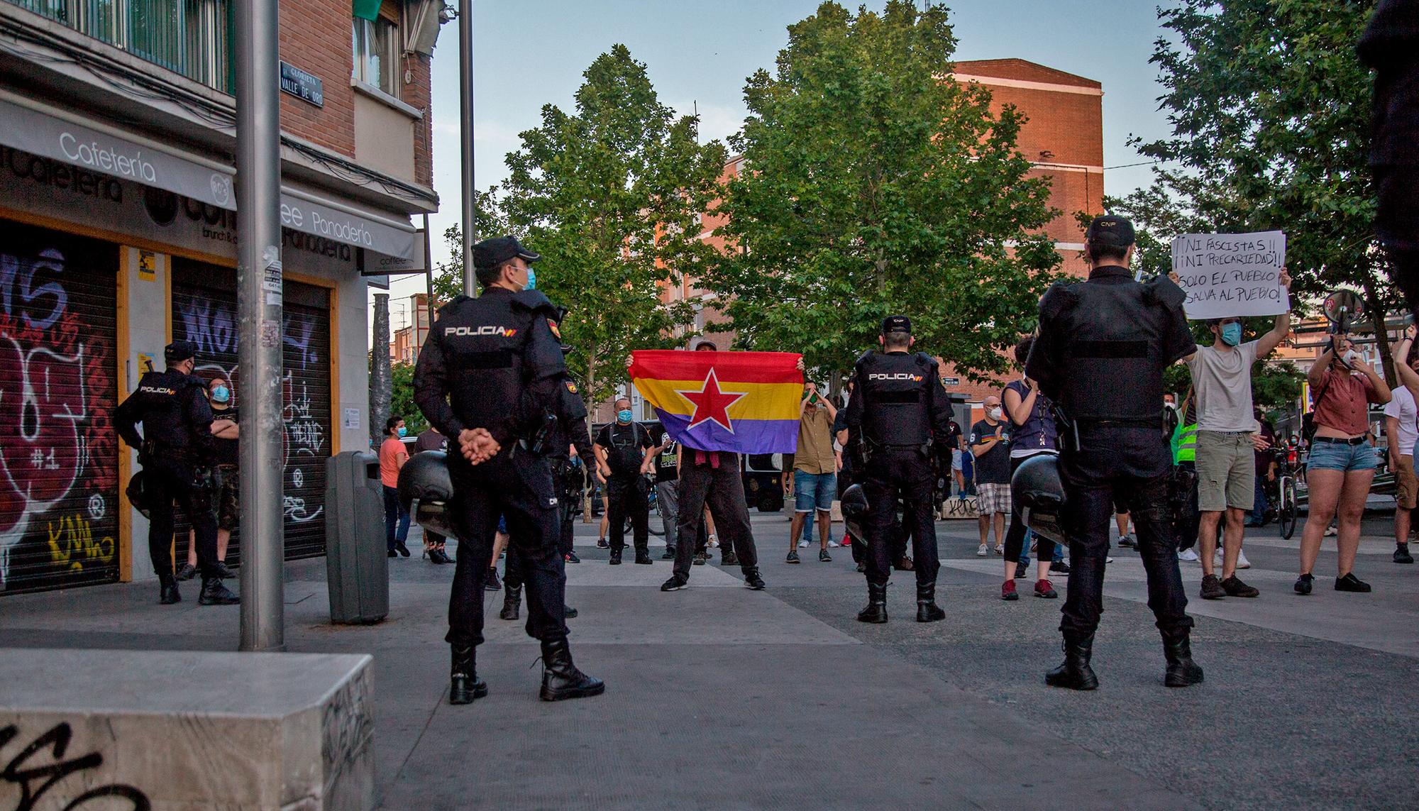 Manifestacion antifascista contra los fachas en Carabanchel 01