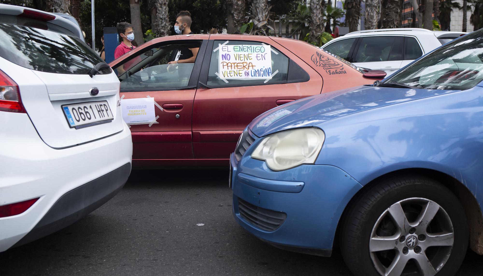 Una caravana de vehículos marcha en Gran Canaria por los derechos de las personas migrantes y las "fronteras seguras" - 9