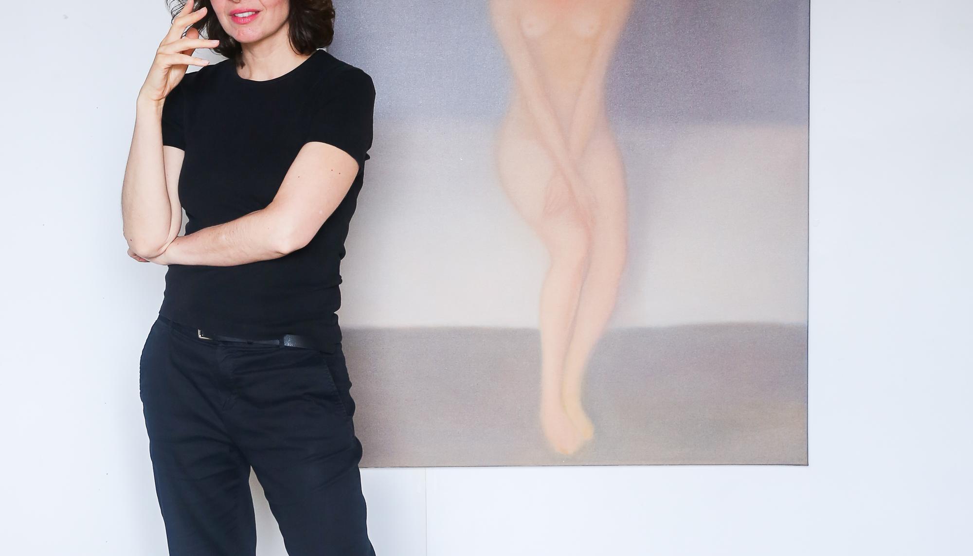 La artista Chechu Álava, en su taller