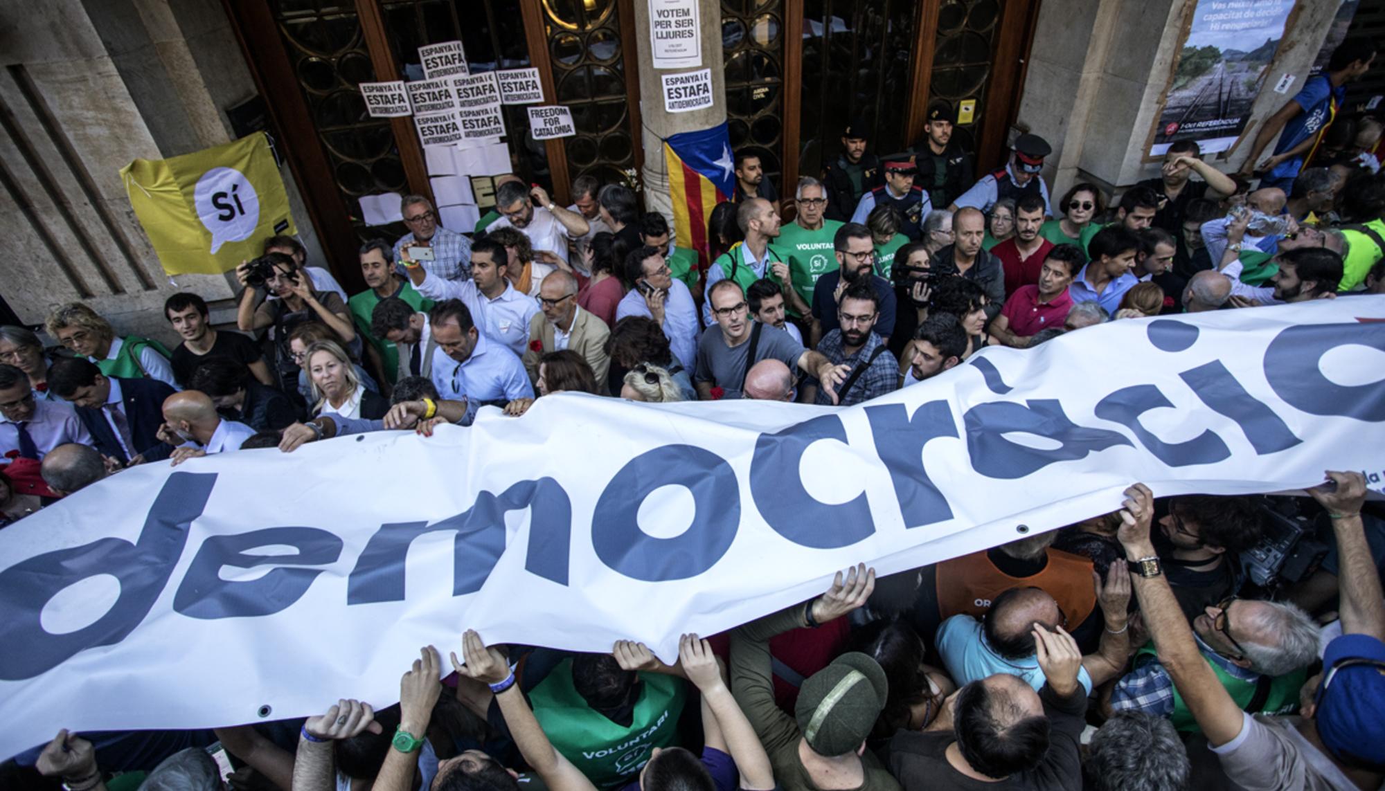 Barcelona_referendum_guardia_civil_independencia_II