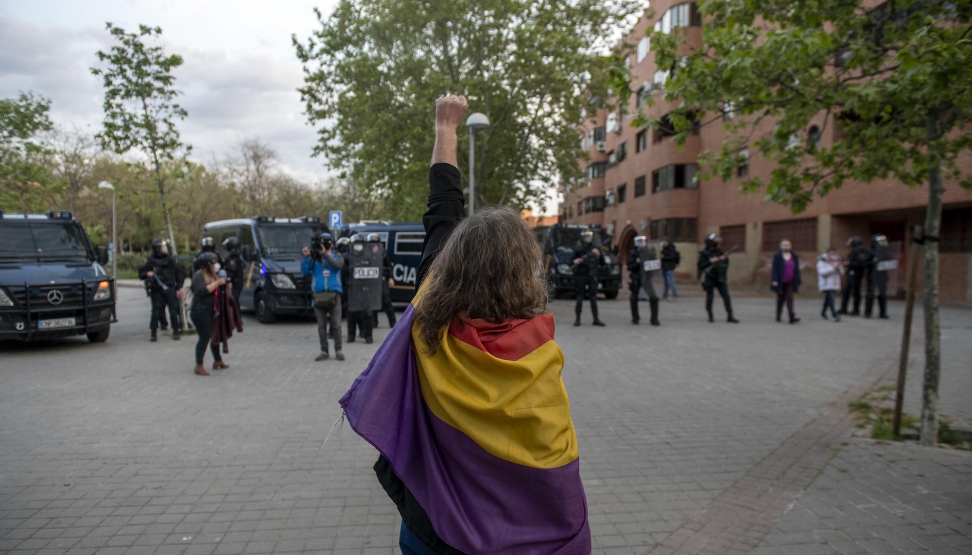 Mitín de Vox en Vallecas y carga policial - 26