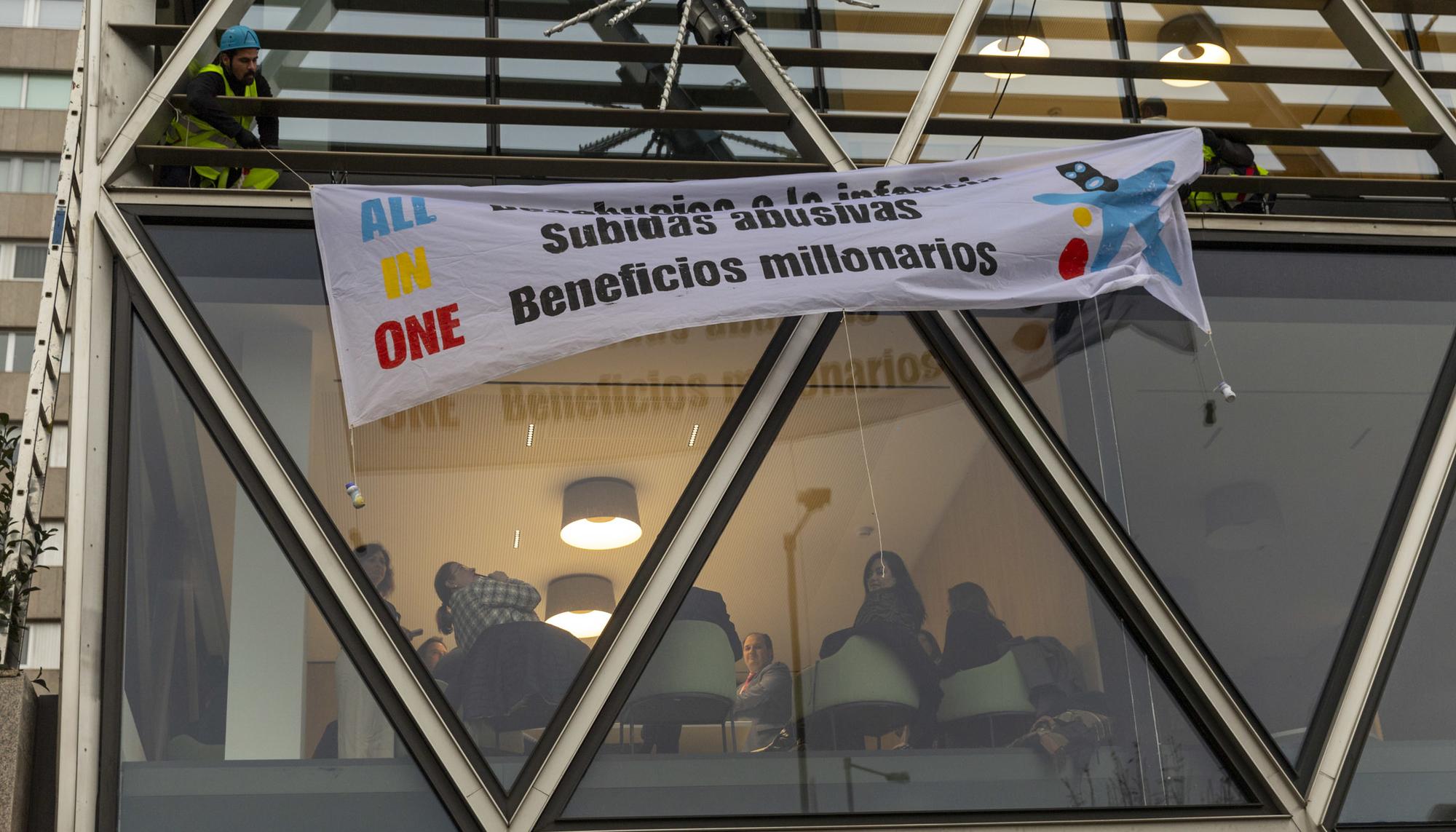 Acción Caixabank Desahucios Llerena Canica - 1