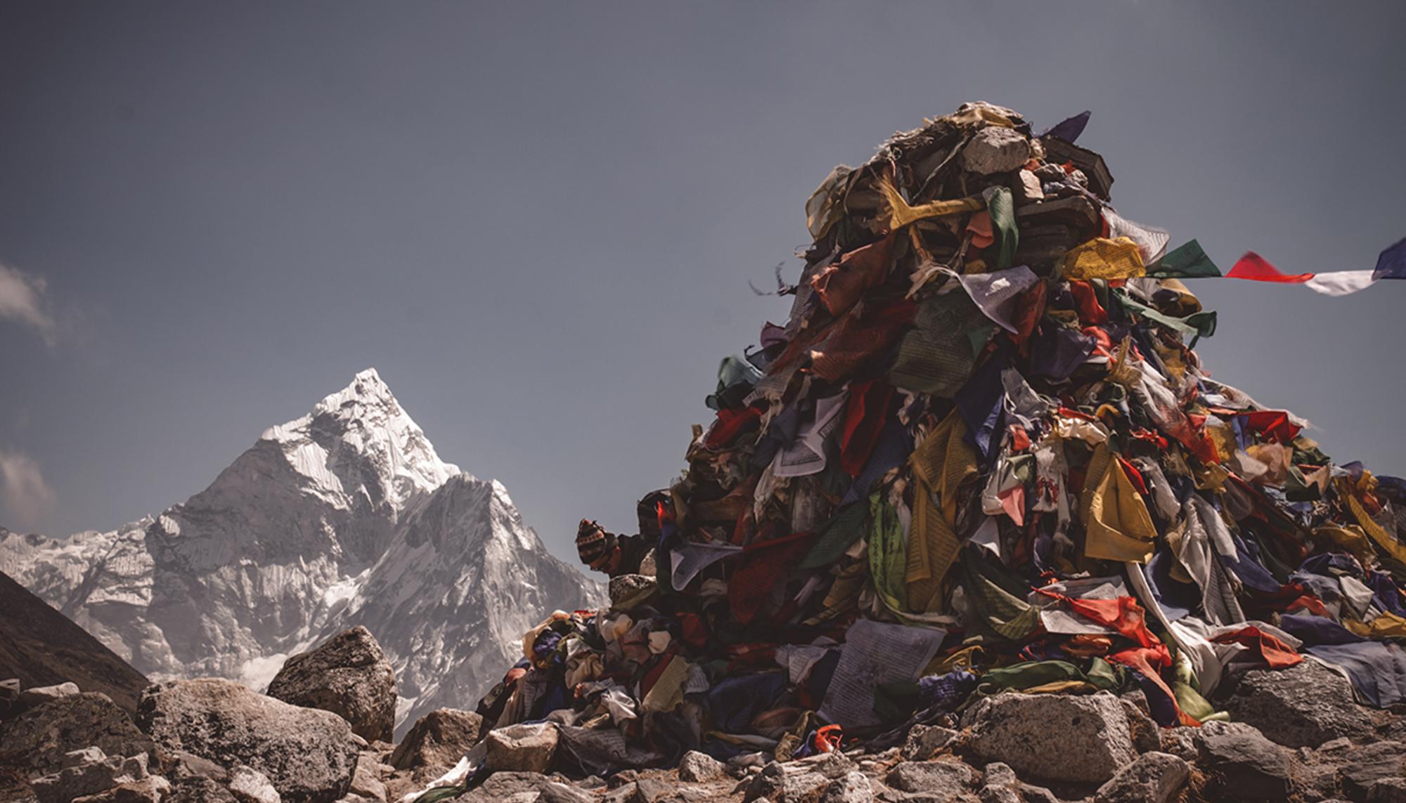 Montaña y basura