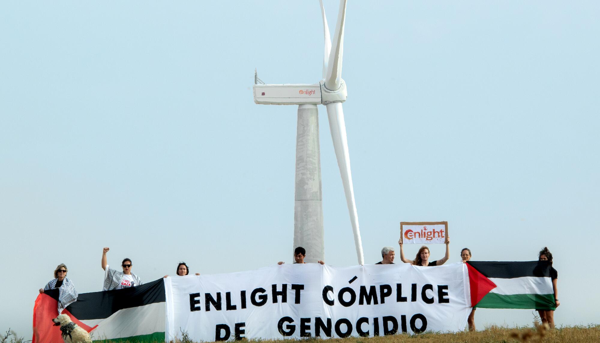 Acción contra la empresa israelí Enlight, acusada por organizaciones sociales de complicidad con el genocidio en Gaza.
