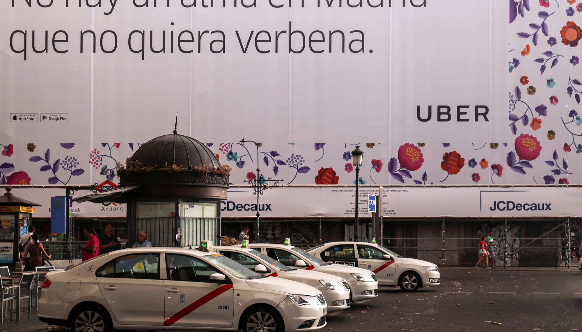 Parada taxis y Uber