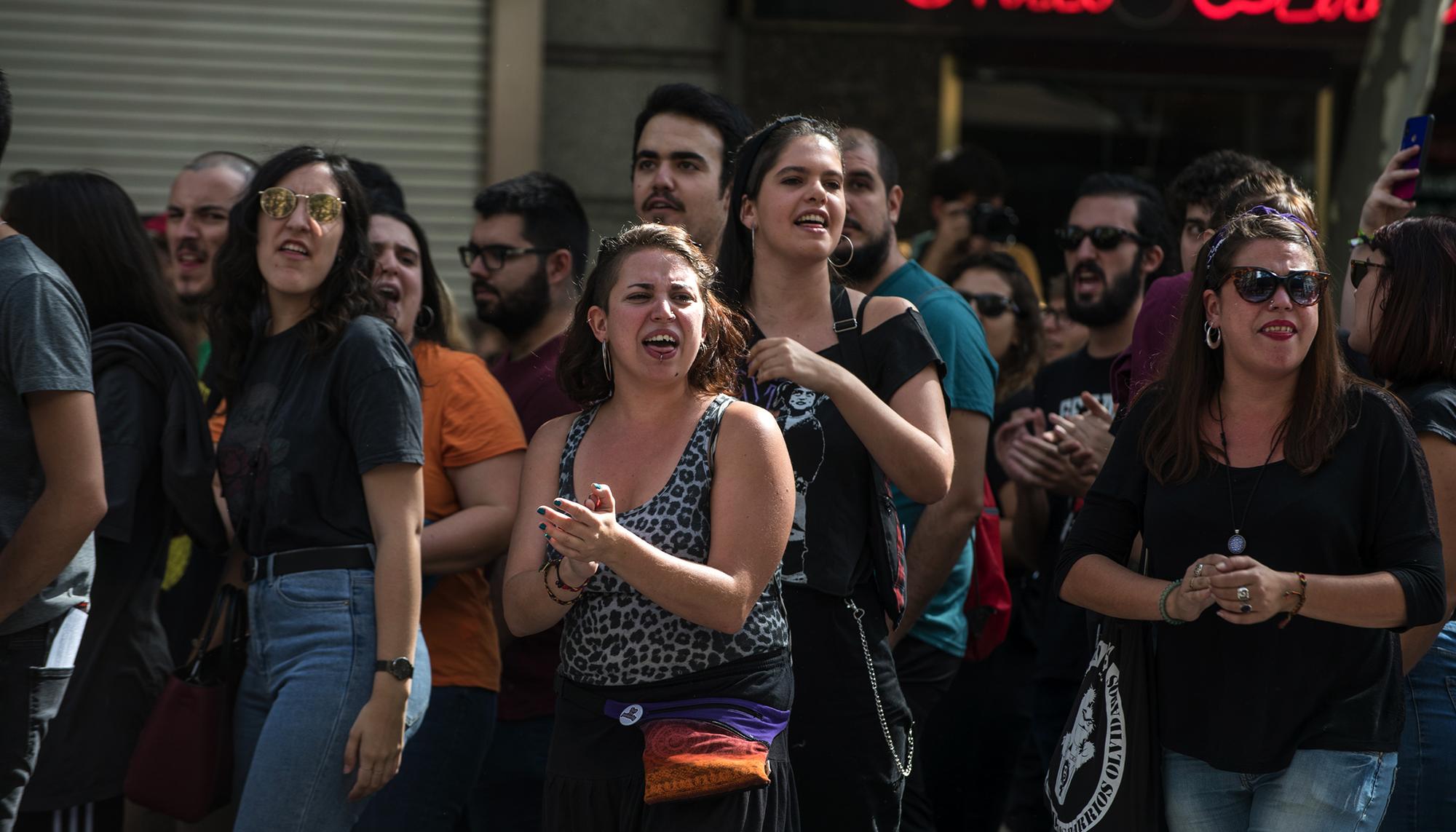 Manifestación contra las casa de apuestas en el barrio de Teután, Madrid.