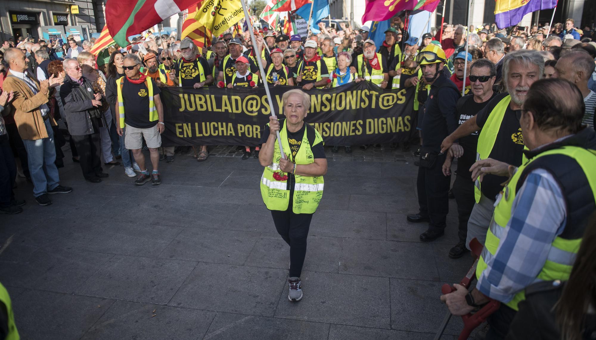 Las columnas de pensionistas llegadas del sur y el norte llegan a la Puerta del Sol - 4