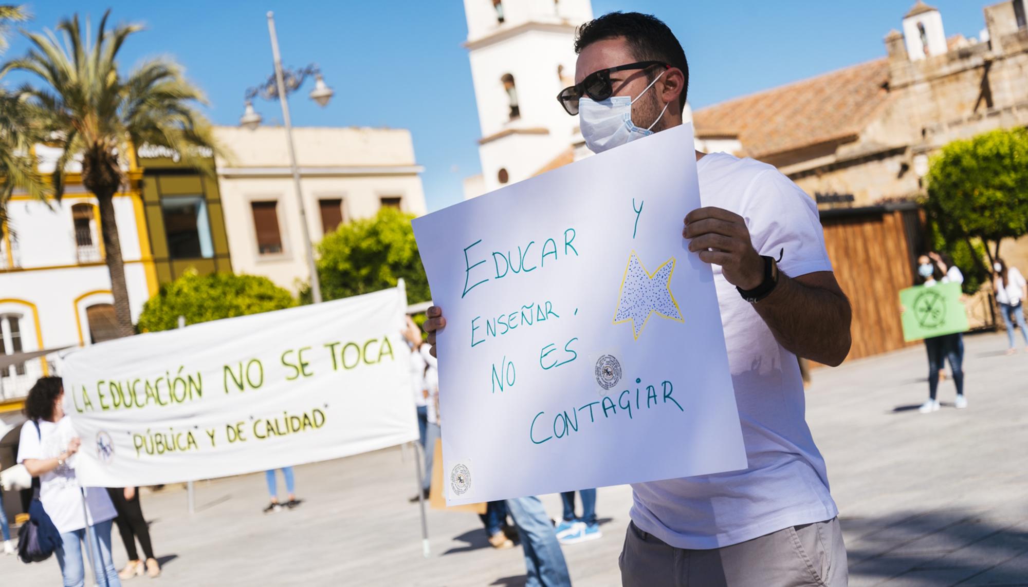 Pancartas recortes Educación, Mérida
