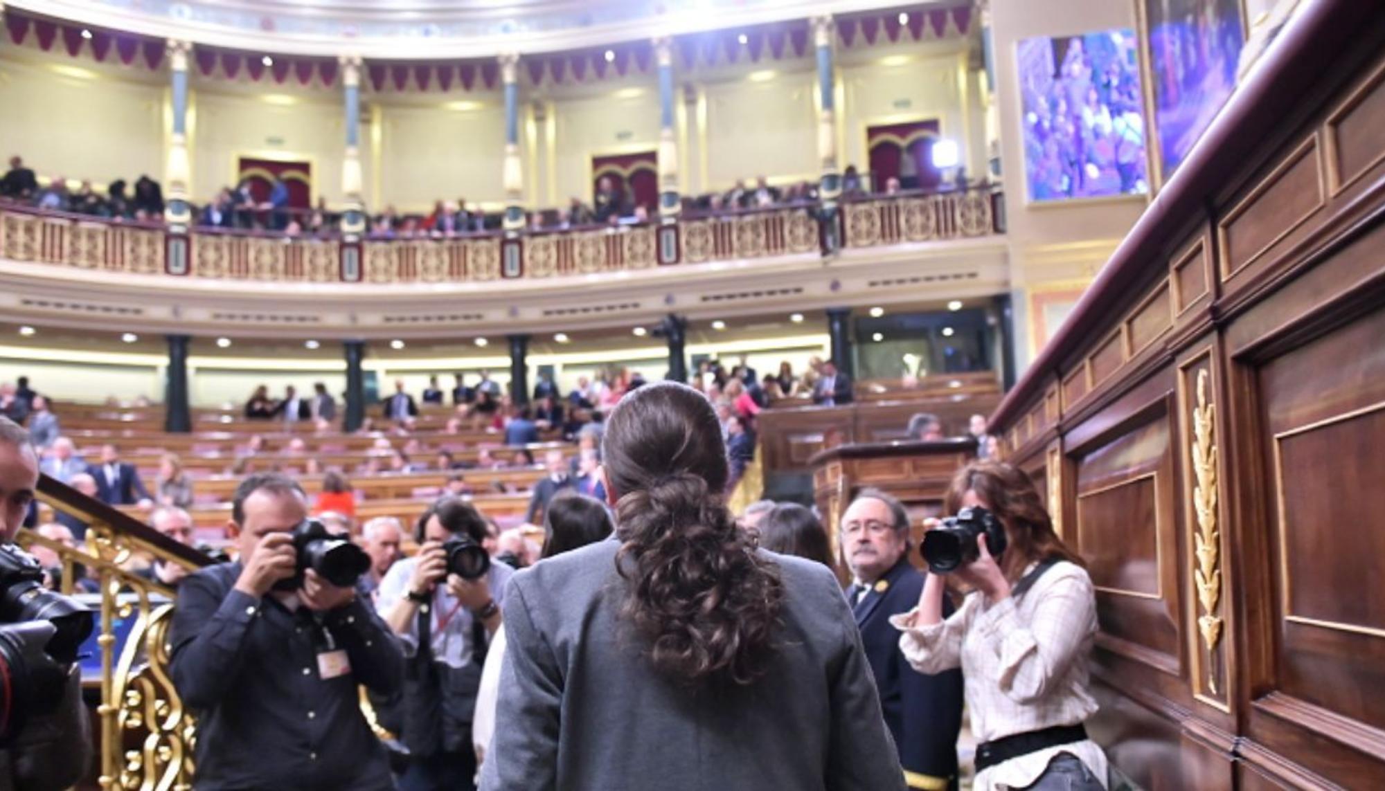 Pablo Iglesias a su entrada al hemiciclo