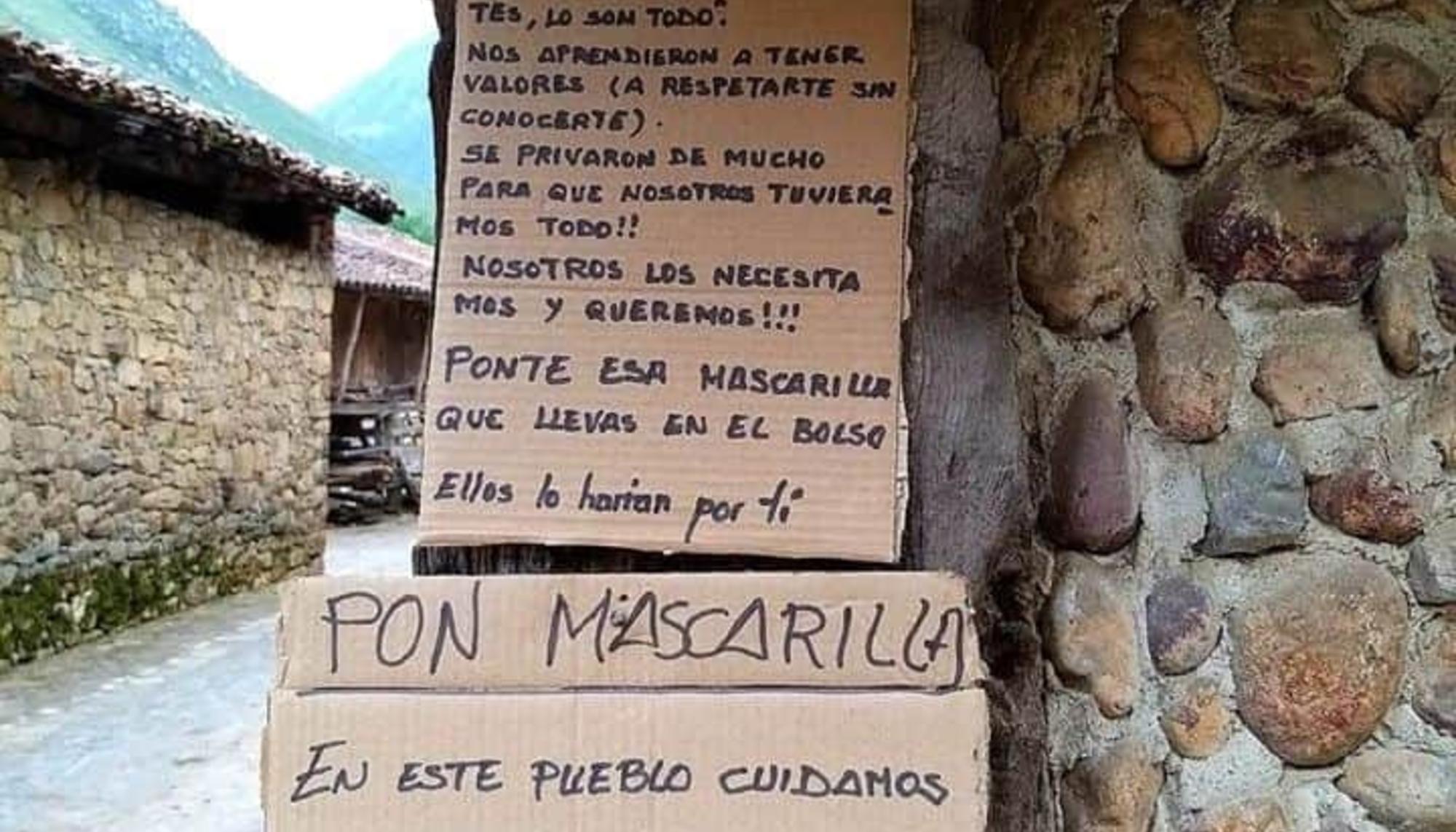 El rústico cartel de aviso que se lee al inicio de la ruta