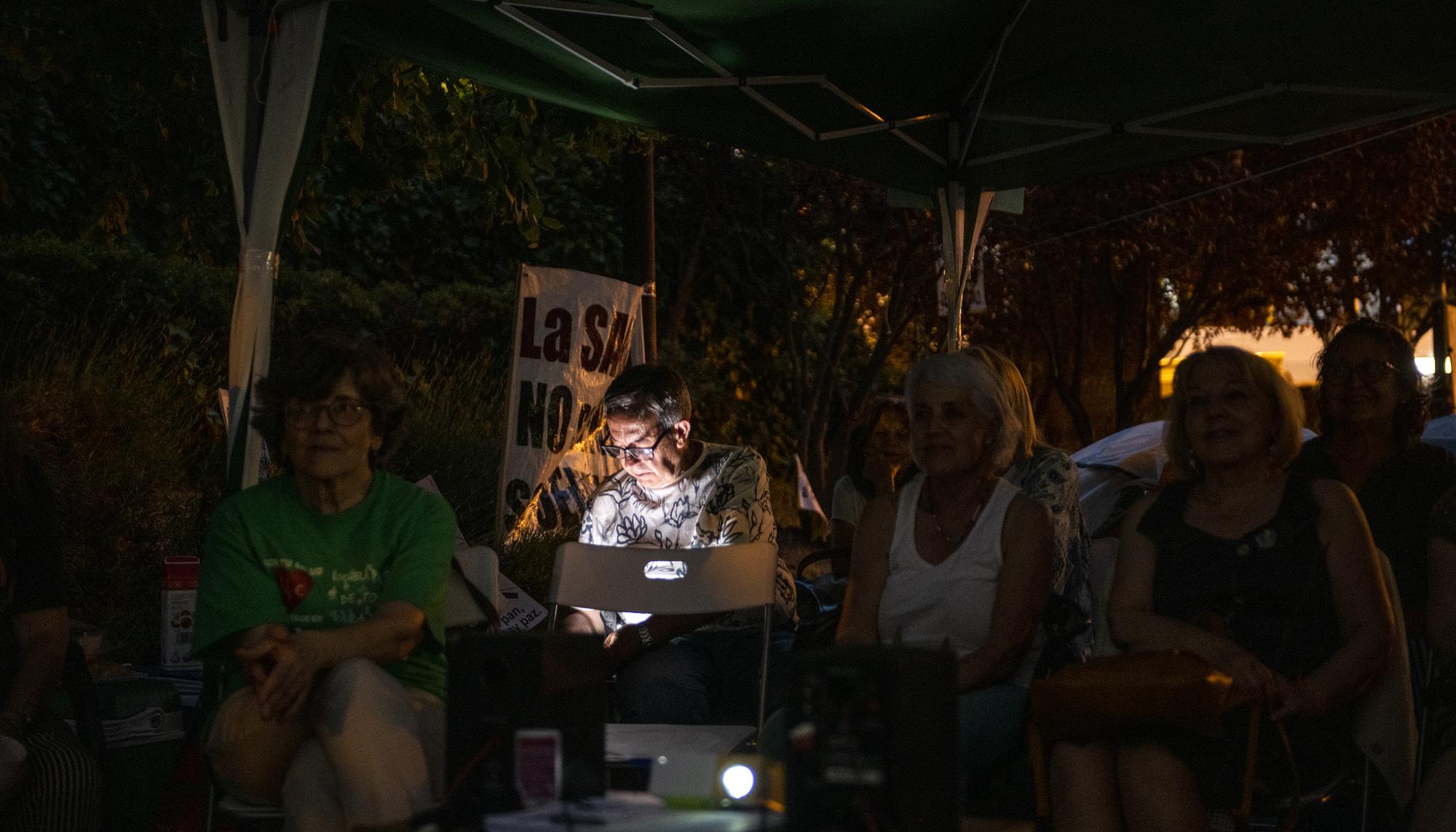 Acampada en el Centro de Salud Los ángeles en Villaverde - 7