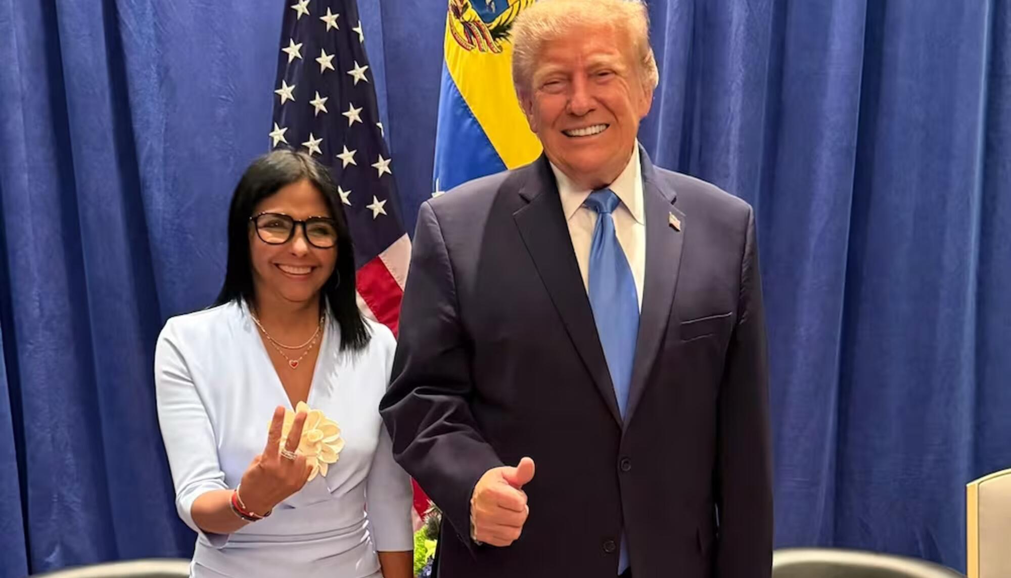 Delcy Rodríguez y Trump posan el martes en su reunión en Nueva York, en una imagen difundida por ella en su cuenta de X.