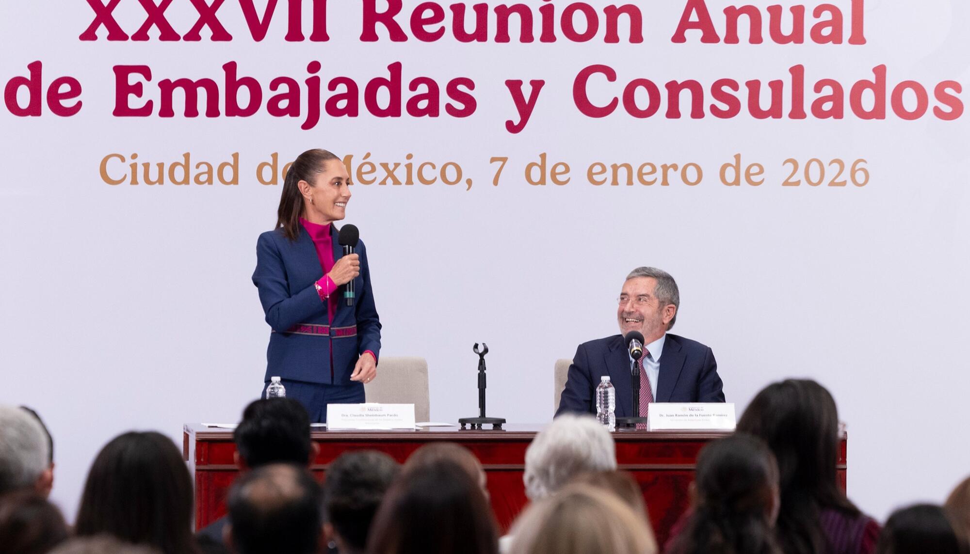 Claudia Sheinbaum en reunión con embajadores