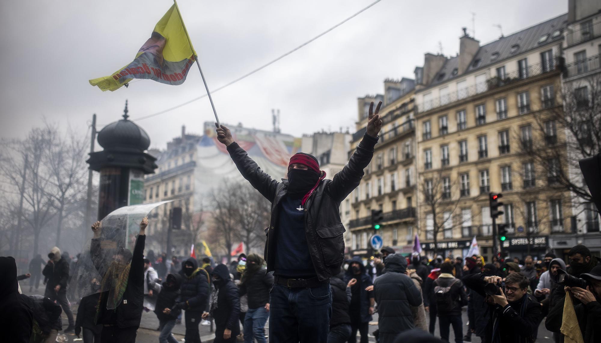 Kurdos disturbios Paris - 11