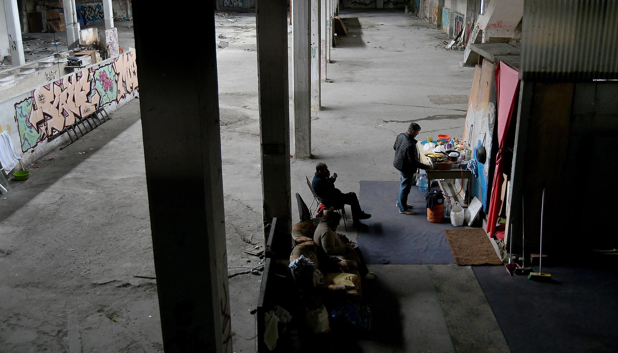 Exemplo das subcomunidades que se crean nas zonas abandonadas na hora de comer