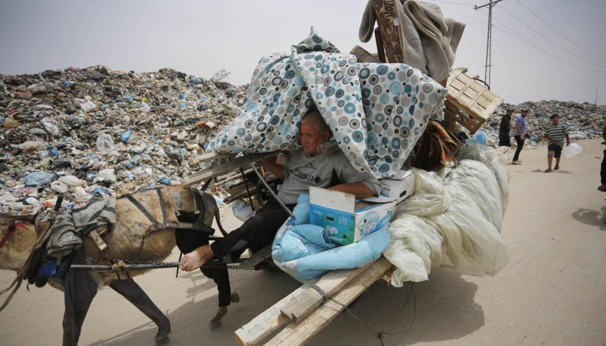 Palestinos salen de Rafah en mayo de 2024