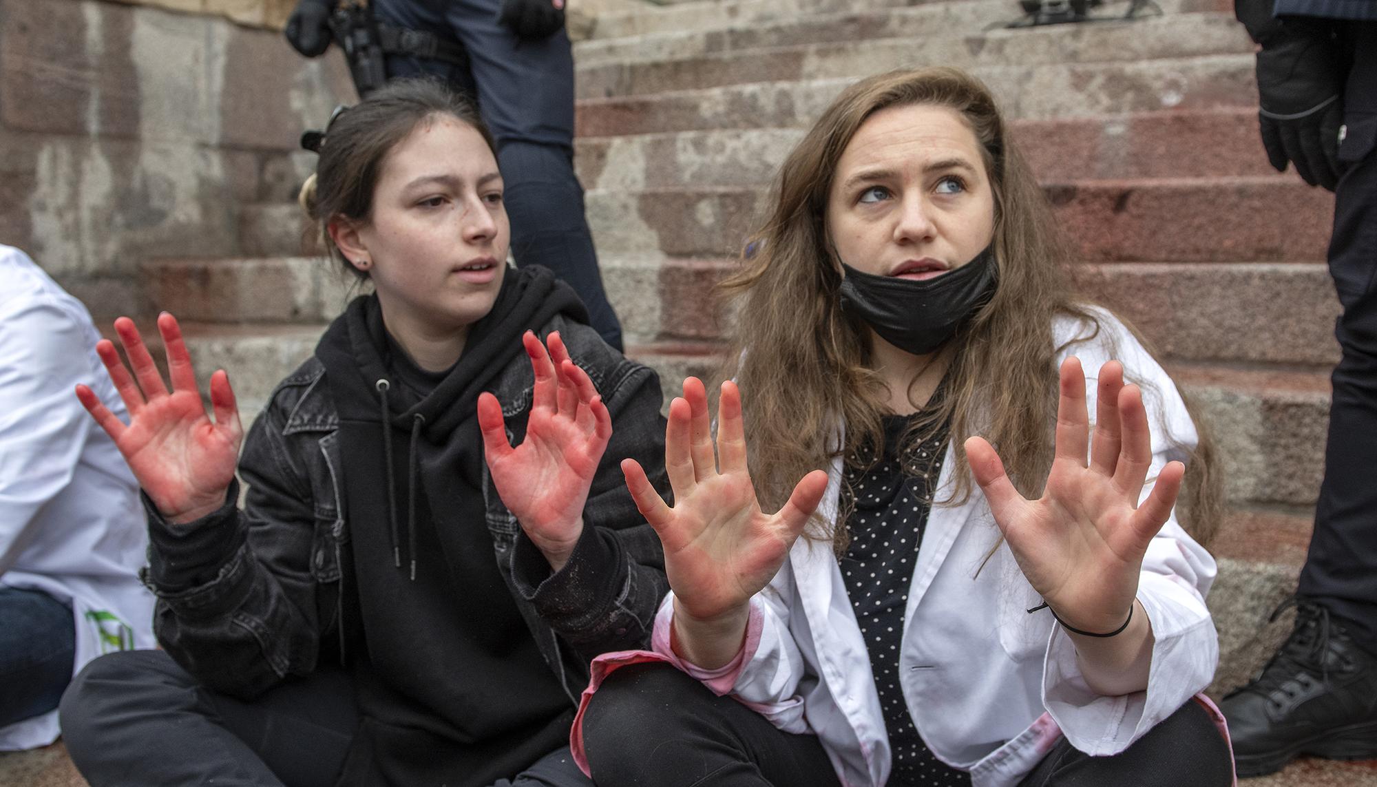 La Rebelión Científica tiñe de rojo el Congreso el 6 de abril de 2022. - 4