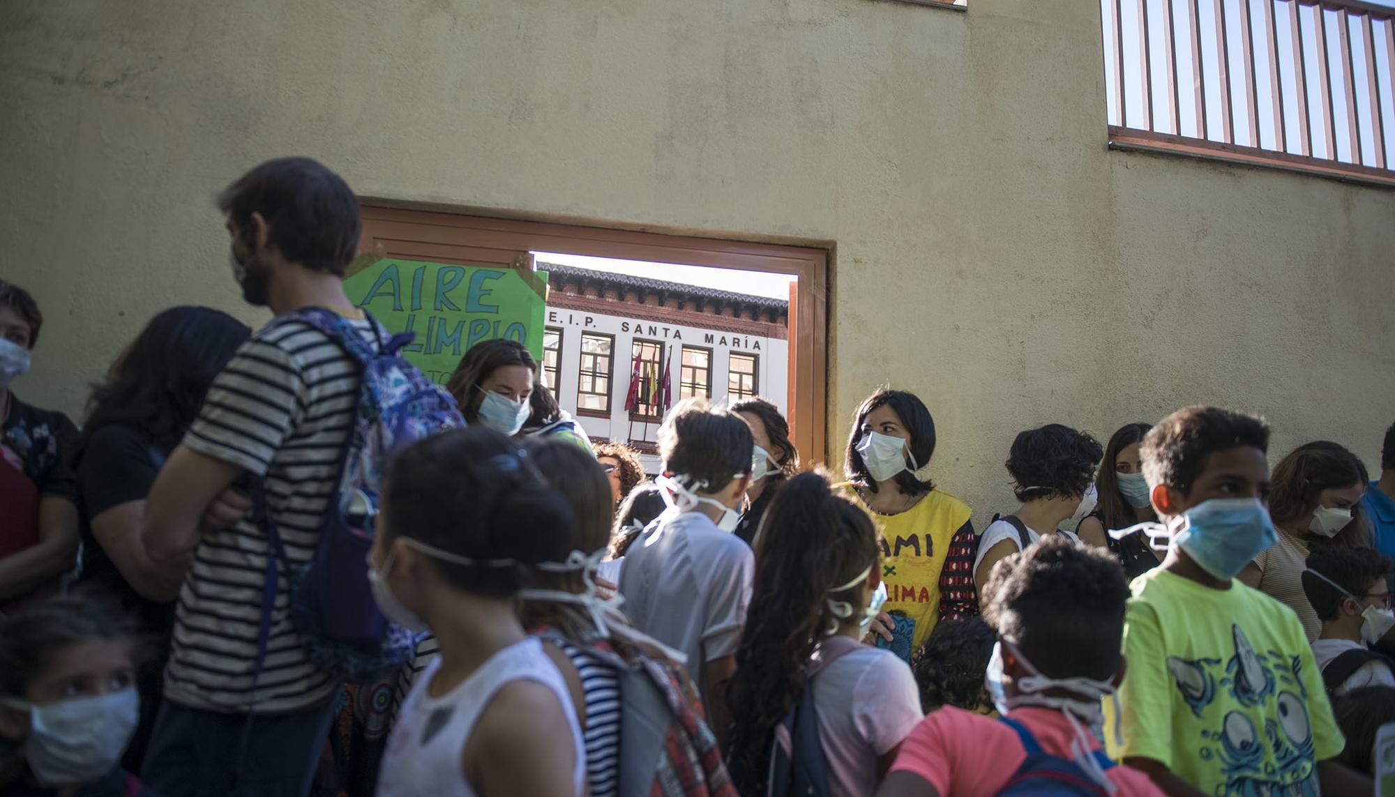 Concentración colegio contra la supresión de Madrid Central II