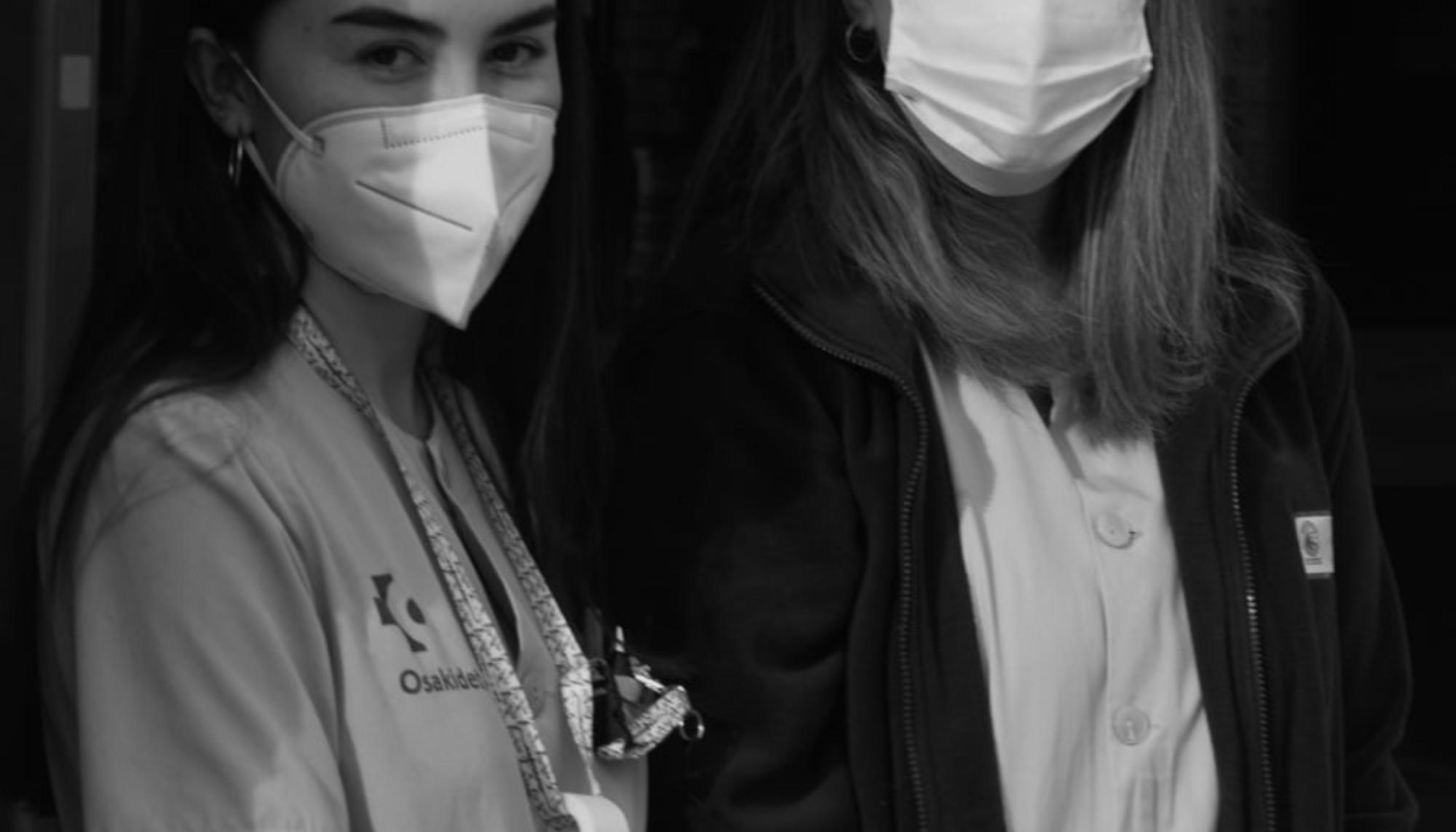 Ane Creo y Nerea Pinto, enfermeras del Hospital de Cruces.